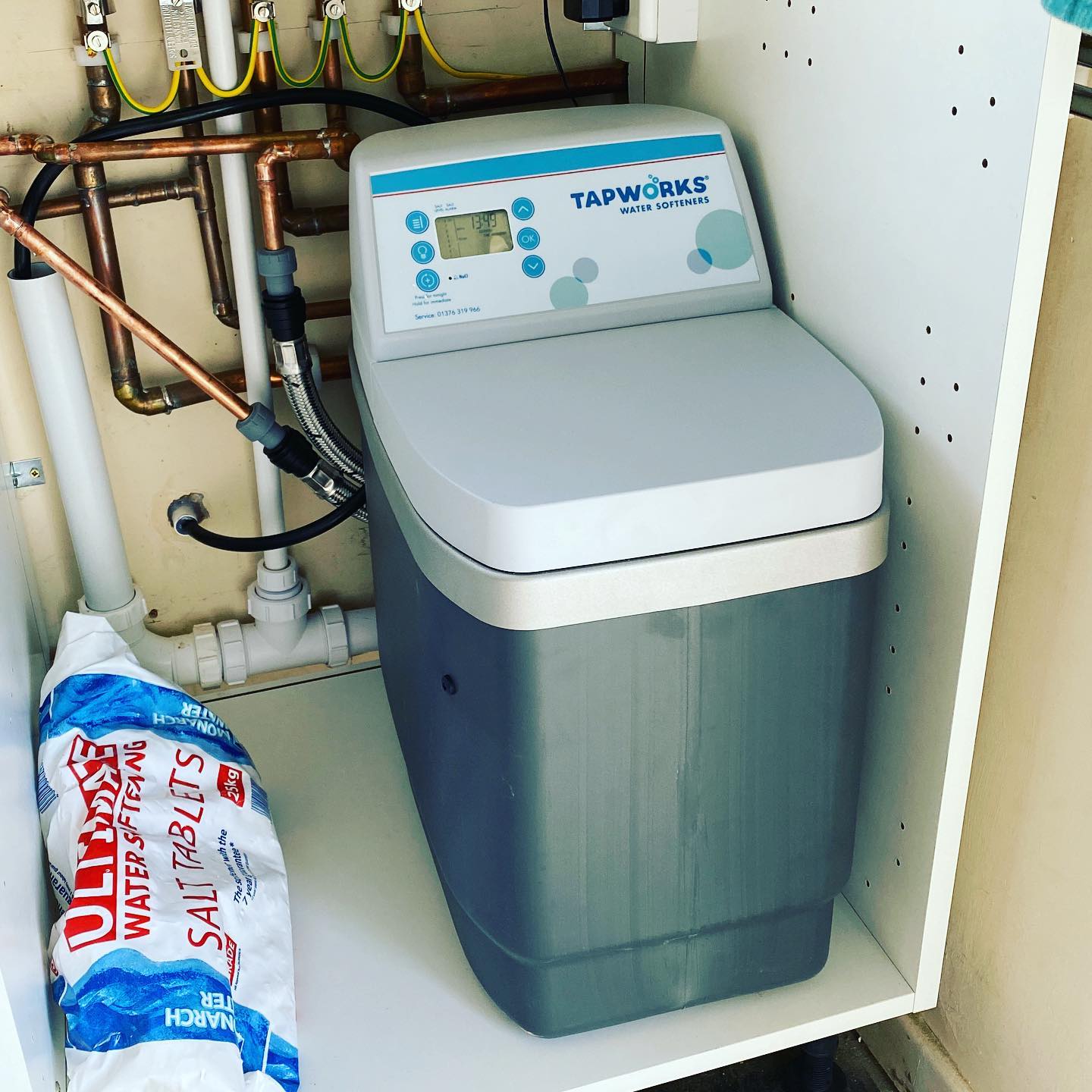 New #Tapworks water softener fitted today. Enjoy your new soft water!! 😎
👉Follow @stembridgeplumbing 👋
👉Follow @stembridgeplumbing 👋
❤️Double tap❤️
❤️Double tap❤️
____________________________________
👉 Follow @stembridgeplumbing
👉 Follow @stembridgeplumbing
👉 Follow @stembridgeplumbing
____________________________________
👥 Tag a Friend
🛎 Turn on Post Notifications
👨💻 Save to Look at Later
____________________________________
#plumber #heatingengineer #heating #gas #gasengineer #hotwater #radiator #boiler #service #boilerservice #local #angmering #rustington #watersoftener #eastpreston #arundel #chichester #bognorregis #bathroom #bathroominstallation #gasman