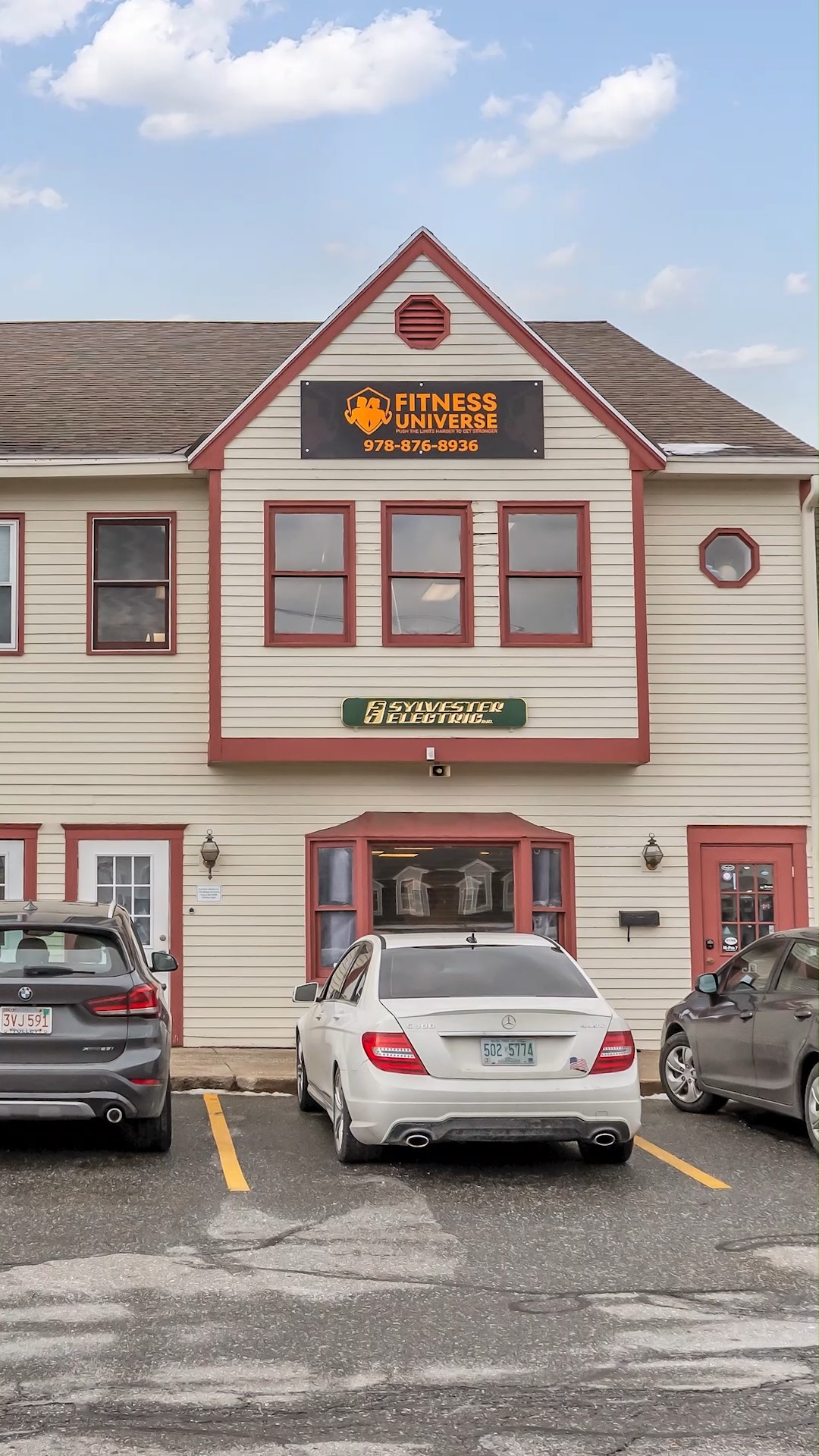 Smooth from the first click. Clean angles, natural light, and a layout that flowed effortlessly across both levels. Loved capturing how this space connects. Always grateful to collaborate with @heidyhomes on projects like this.