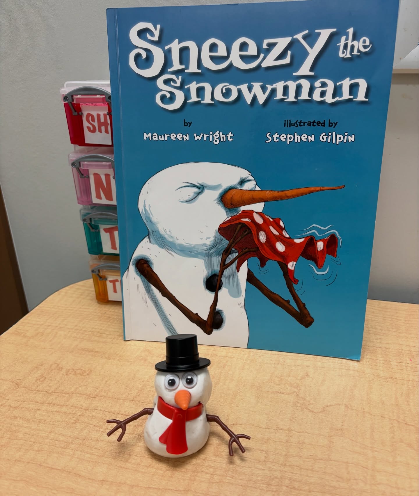 Sneezy the Snowman week!! ⛄️ ❄️ my kids think it’s so fun to watch their snowman melt while we read the book. It’s super cute!! Perfect for this week when we are getting ready for a big snow (or ice🙄) storm in TN!