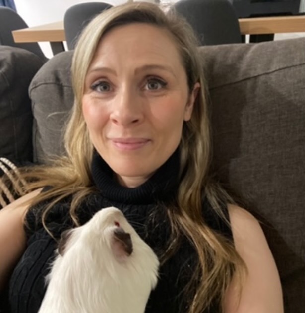 2025 #throwbackthursdayy Alfie piggy cuddles 🥰 #guineapiglife #guineapigs