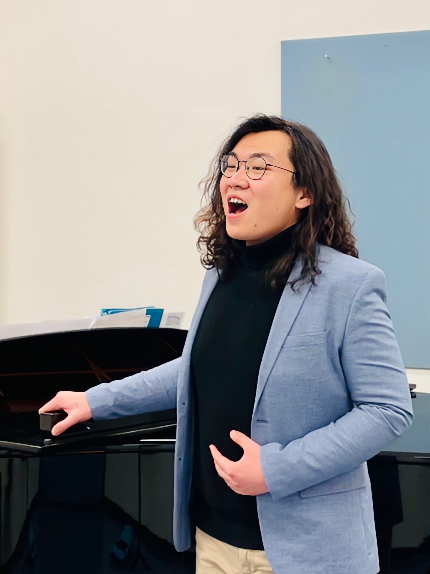 Tomorrow I will perform the first time with @bachplus2.0 under the direction of Bart Naessens a beautiful lied programme in the main hall of @concertgebouwbrugge (also my first time singing there!) as both ensemble singer and soloist.
Alongside the well-known songs by Brahms and Schumann, we will also explore the charming yet rarely performed songs written by Flemish composer Arthur Wilford. Looking forward to bringing all these songs live with this group of amazing musicians!
Programme
Arthur Wilford (1851-1926)
Liebeslieder im Mai, opus 26
Robert Schumann (1810-1856)
6 Romanzen für Frauenstimmen, opus 69
Johannes Brahms (1833-1897)
Neue Liebeslieder Waltzes, opus 65
Performers
Ensemble: BachPlus
Conductor: Bart Naessens
Pianists: Olga Pashchenko & Mariam Chincharauli
https://www.concertgebouw.be/index.php/en/page/23473
#operasingerofinstagram #tenor #tenorelirico #belcanto #lieder