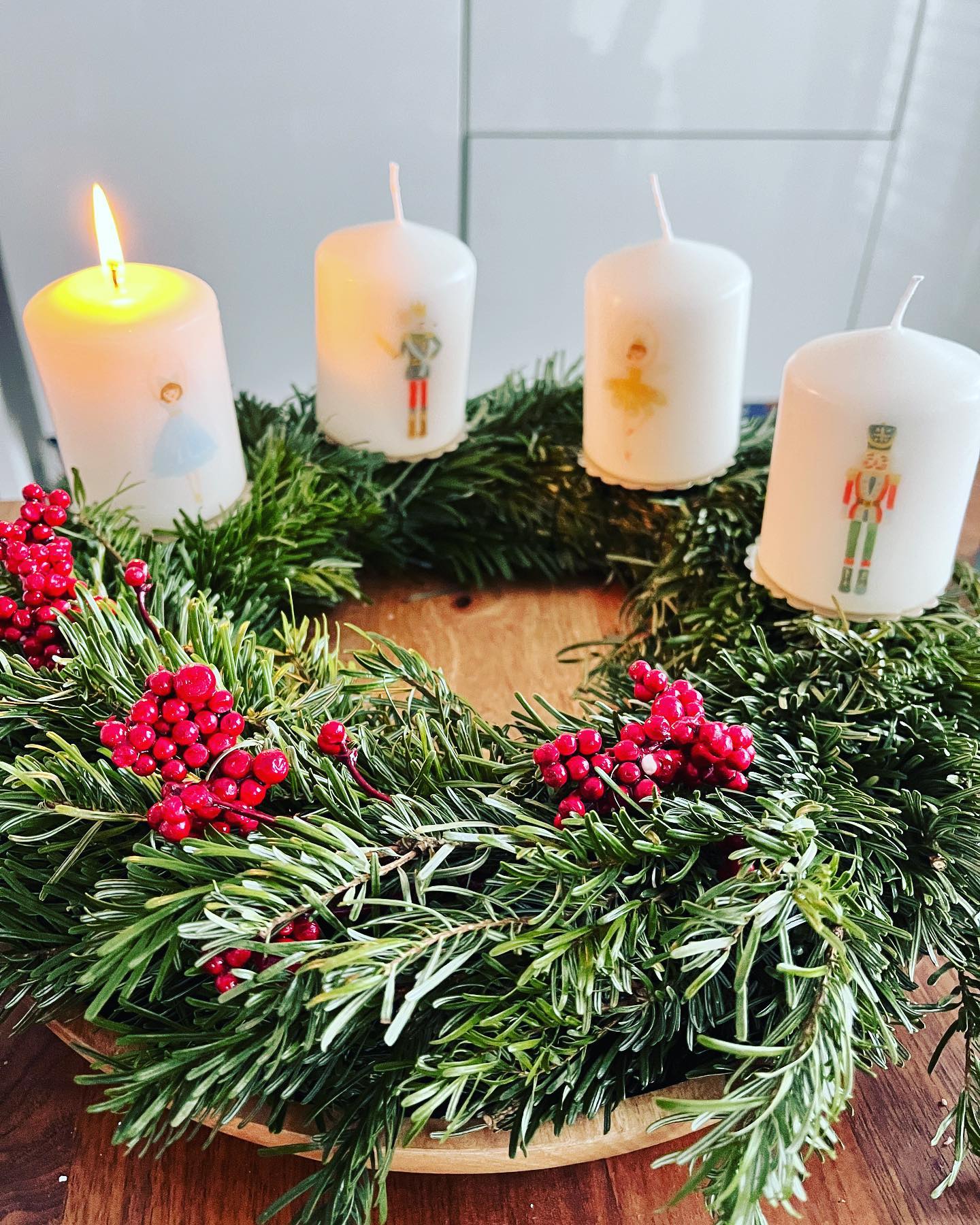 Wir wünschen euch einen schönen 1. Advent
Kerzen von @kerzen_by_brigitte #advent #adventskranz