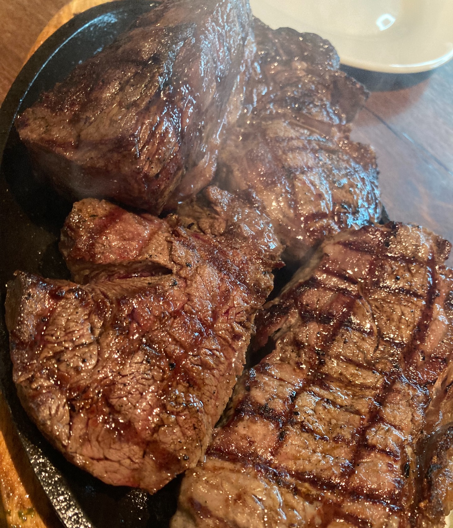 Parrillada Premium! Lass dich von unseren besten Stücken verwöhnen!
Die exklusive Grillplatte mit Lomo, Rib eye, Entrecôte und Huftdecke - 100% Argentino!!!
#parrillada #premium #chequelomo #basel #gastronomia