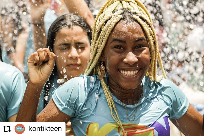 Mais um ano cobrindo a #TripDosSonhos Segue lá o perfil da @kontikteen pra não perder nadinha desse trabalho que a gente ama 🥰📷 #Repost @kontikteen
• • • • • •
Chuva de alegria nessa galera parte 2 🧡! #KTKnépai #TeDesafioASentir #Férias #Orlando