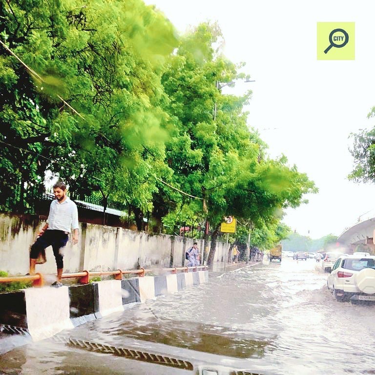 With the recent retreating #monsoon showers flooding the streets of Delhi, better #pedestrian #infrastructure is the need of the hour. But is it enough to navigate our Indian #cities safely and conveniently? What role do #urbaninformation and #navigationsystems play?
.
.
Spotted: amidst the recent torrential rain showers flooding Delhi streets over the past few days, a pedestrian perilously climbs and tight-ropes across the railing of the Moolchand Flyover (GK-1 N Block exit) due to submerged and inaccessible footpaths.
.
.
#urbantech #navigation #wayfinding #MaaS #tripplanning #urbanmobility #sustainabletransport #urbanplaning #urbandevelopment #nmt #activetransportation #safestreets #streetsforall #inclusivedesign