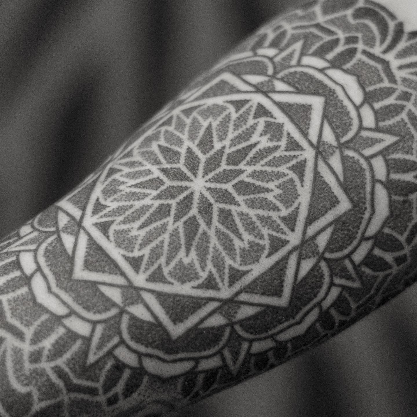 #visalia #tulare #lemoore #fresno #tularetattoo #pathfindertattoo #visaliatattoos #fresnotattoos #aaronleroi #tattoo #blackwork #dotwork #lemoore #mandala #mandalatattoo #mandaladesign #mandalaart #mandaladrawing #dotworkmandala #dotworktattoo #blacktattooart #geometrictattoo