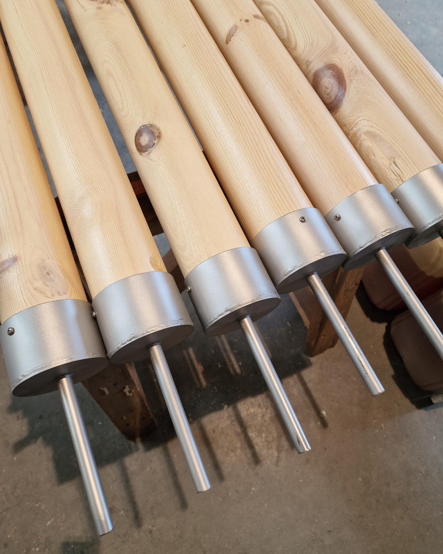 Voor @be_lounge_officiel ronden we momenteel een bestelling af van mooie tentpalen met metalen piek, klaar voor plaatsing.
Deze sieren binnenkort hun mooie tenten!
#houtenpilaar #constructievekolom #solidwood #hollekolom #hollekolommen #buildingwithwood #kolom #woodencolumn #liefdevoorhout #houtmaatwerk #architectuur #houtenkolommen #bouwenmethout #houtconstructie #houtbouw #houtschrijnwerk #massiefschrijnwerk #evenementensector #tentenbouw #buildwithwood #vakmanschap #woodencolums #architectural #rondekolom #houtbewerking #houtbewerkingopmaat #houtenkolom #massiefhout #tentpalen