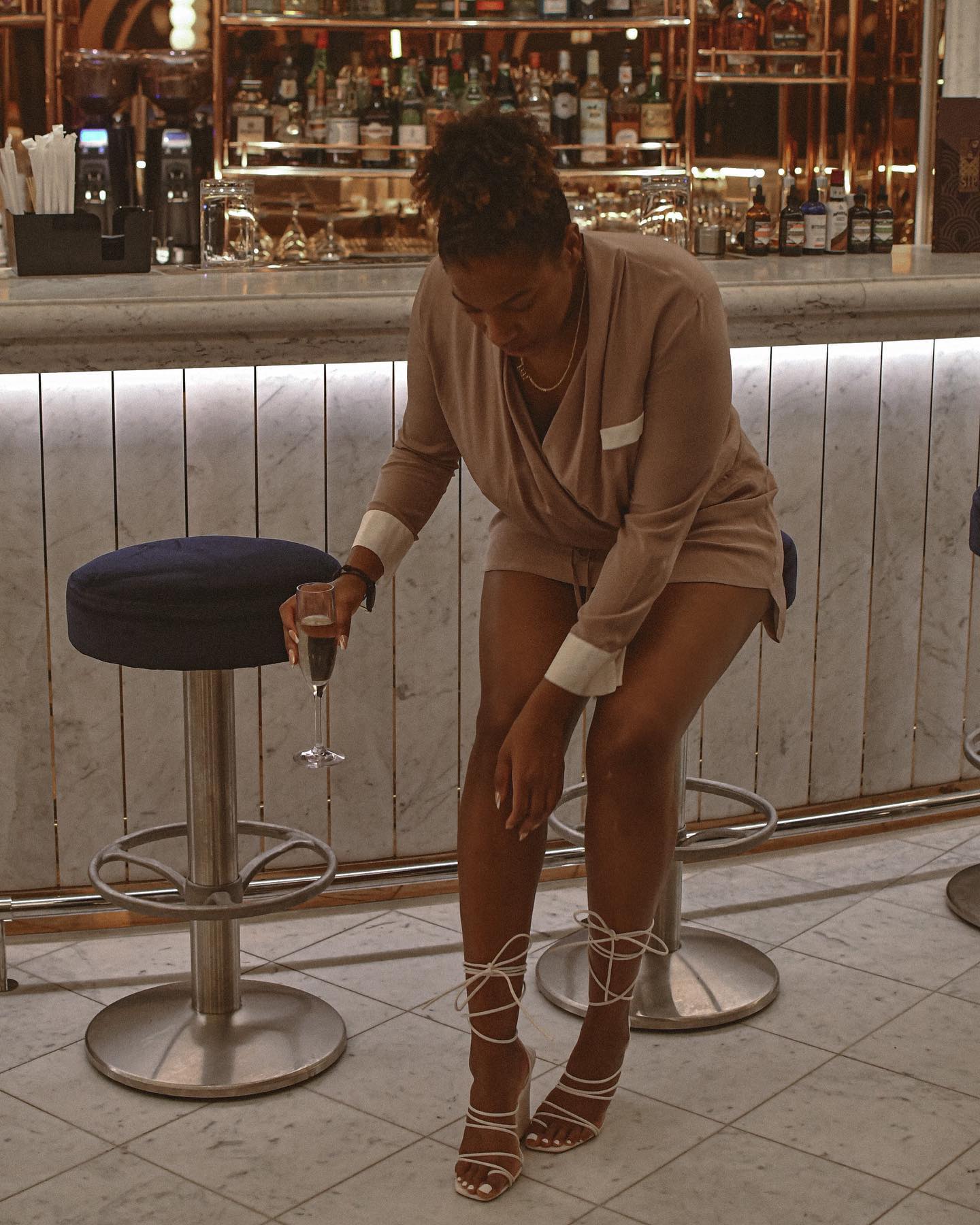 I’m off the clock. TGIF, literally. What Dallas restaurants, bars, or places do you recommend!!?? I’m headed to Dallas soon and plan on going to these places so far: @perrys_steakhouse @fowlingdfw @restaurantbeatrice @loroeats @yellowrosa.de @laviudanegrabar (looking for more hidden bars, please @)