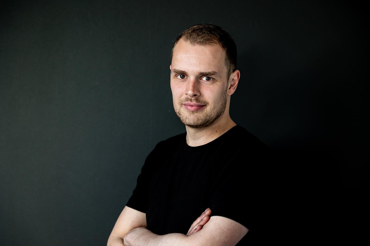 >>Nieuwe single<<
Zondag 24 april komt mijn nieuwe single uit. Voor mij is het een bijzonder en persoonlijk nummer. Leuk feitje, het orgineel wordt gezongen door Frans Bauer. Stay tuned! #fransbauer #fransbauerfanclub