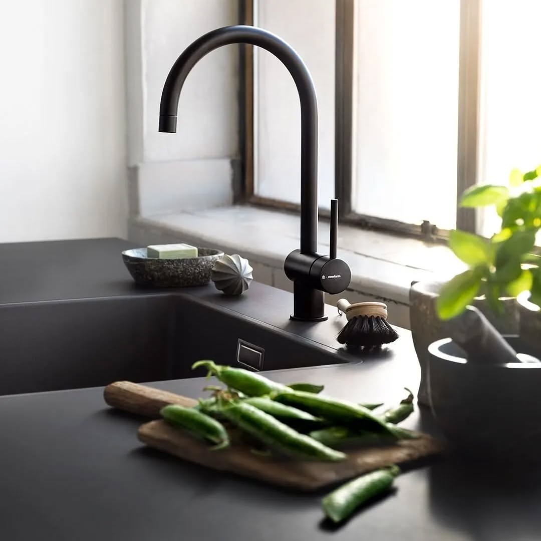⬛️🪴 Have you ever considered changing the norm? 🪴⬛️
Express your art in a kitchen environment where authenticity, tradition and quality are the essential ingredients that unite every single element present in this space.
Contact us.
#exquisitebathrooms #aesthetic #newform #taps #faucetdesign #madeinitaly #expressyourart