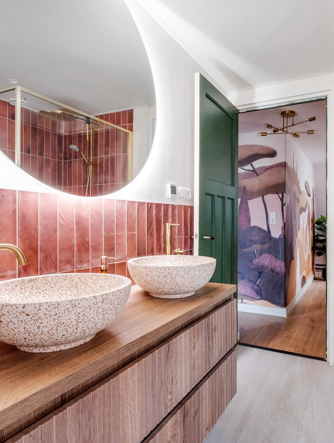 Our bestseller Lago Di Como wallpaper spotted in the living room of @kleurhumeur 🩷🤩 Safe to say… we’re very obsessed ✨
How do you like it?💫