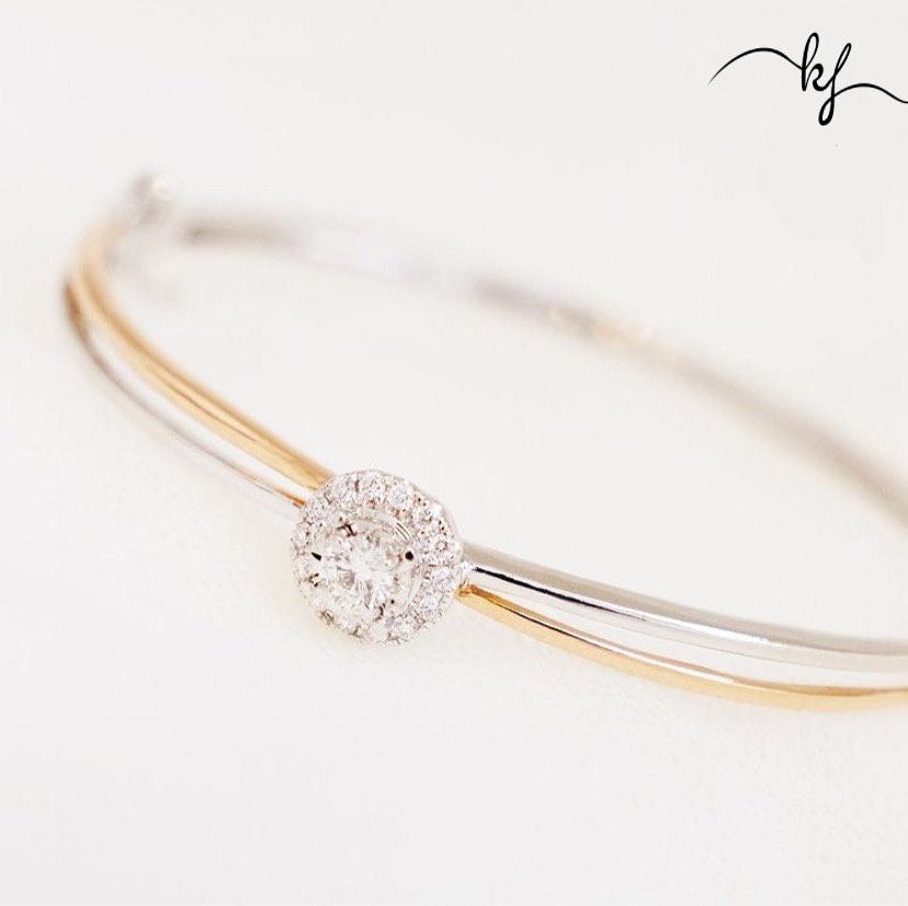 Diamond bracelet
#diamond #diamonds #bracelet #bracelets#diamondbracelet #diamondbracelets #braceletlover #braceletstacks #braceletoftheday #kazajewelers #kazajewellery #braceletsofinstagram #martiniset