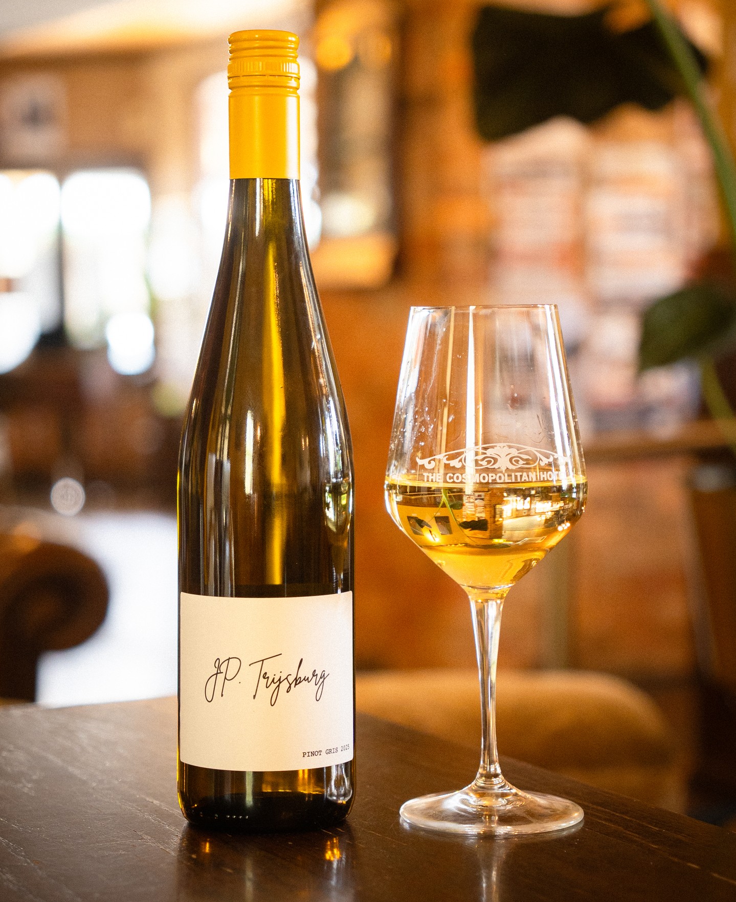 New arrival - Jean-Paul Trijsburg 2025 Pinot Gris.
A beautiful colour from skin contact. Texture and energy in every glass, with notes of pear, ripe apple, nectarine and spice. On the pour and in the Cellar & Store.
.
.
.
.
.
#trentham #hepburnshire #daylesfordmacedonlife #macedonranges #cosmotrentham #thecosmopolitanhotel #regionalvictoria #macedonrangeswine #localwine #cellarandstore #onehourout #visitmacedonranges #visitvictoria
