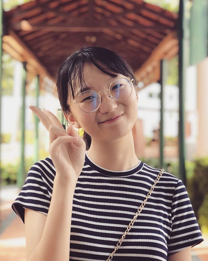 "Joining Ms Casandra’s class is an incredible blessing to me. She has a wealth of resources which she generously shares, and her lessons were always well-prepared and engaging. With the latest news at her fingertips, Ms Cas always made sure to integrate lesson topics with real life happenings, and transformed GP from a subject merely taught on paper to something so applicable.
Ms Cas always goes the extra mile to help her students, giving us critical feedback while being encouraging. She made GP as a subject less frightening with practical tips, and helped me to gain much confidence in tackling papers. Even in the event of COVID-19, where we could not have face-to-face lessons, Ms Cas still actively engages her students with activities, and made sure no one is left behind.
Without her guidance, I do not think that it will be possible for me to get an A in GP for A levels. She is a teacher who truly cares, and I would recommend her classes to anyone who want reliable and effective guidance in the subject." -Yang Wanshen, Class of 2020, RI (JC)