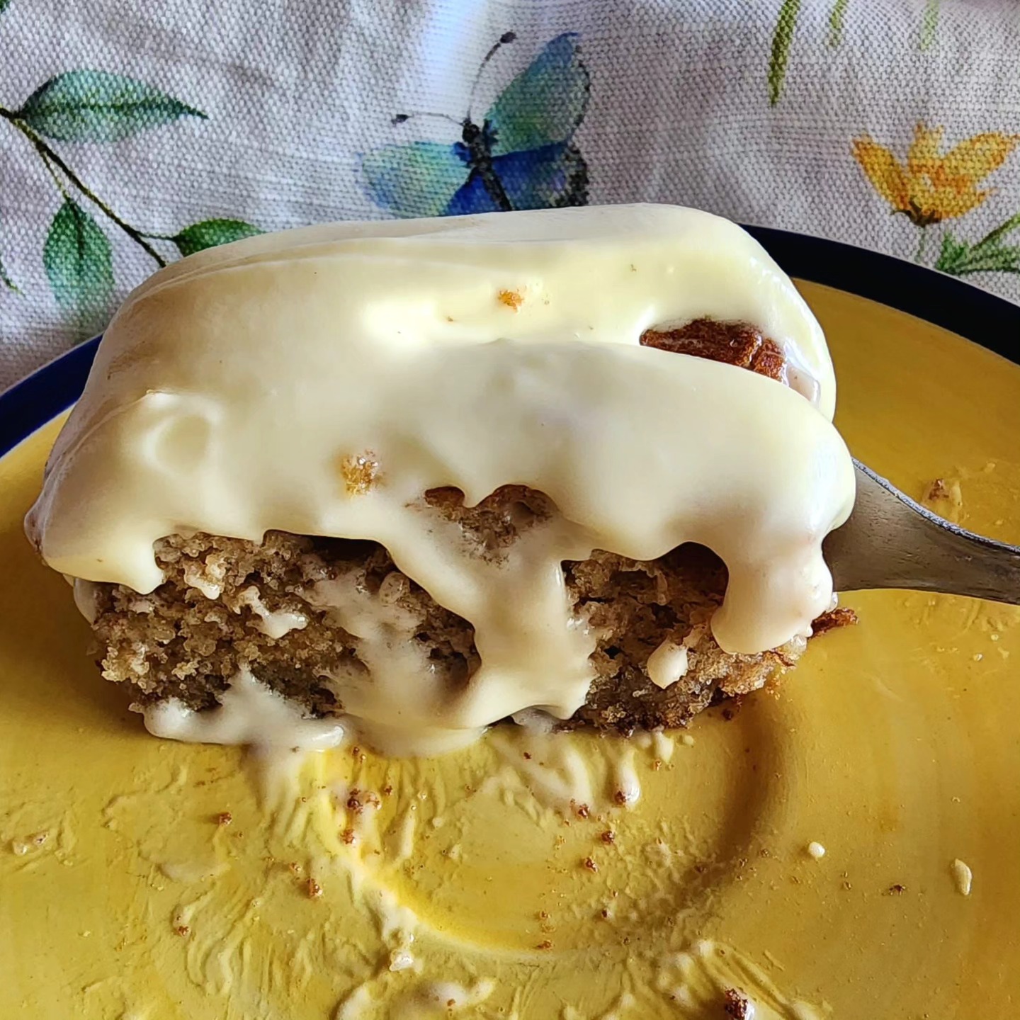 🍌🧁 Embracing my inner baking wizard on this lazy Sunday! 🧙♀️🍰 When the aroma of ripe bananas hit me this morning, it was like a sweet siren call to my culinary senses. 🍌✨ So, I donned my apron and embarked on a baking adventure that's bound to make your taste buds tango!
As I delved into my magical culinary escapade, I decided to take that leftover white chocolate frosting and elevate it to a whole new level of creamy goodness. 🥮💃 Armed with a dollop of sour cream and a dash of creativity, I whipped up a frosting fusion that's the stuff of legends.
So here's to the art of transforming lazy Sundays into mouthwatering masterpieces! 🎨🍰 Let your senses be enveloped in the dance of flavors and fragrances, all while I revel in the joy of creating something extraordinary out of the ordinary. 🌟💫 Join me in this scrumptious symphony, where ripe bananas meet silky frosting, and let's make this day as delicious as it is delightful! 🌼👩🍳 #LazySundayBaking #BananaBonanza #FrostingFinesse #WhiskAndWhimsy