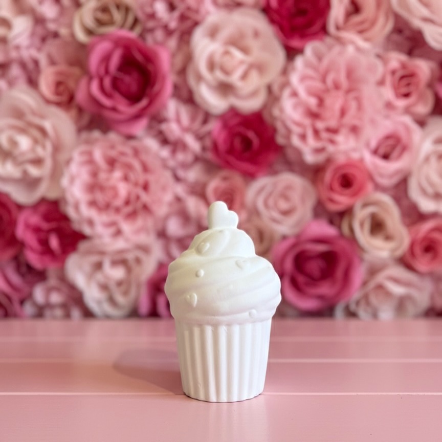 🌸💕 Paint a ceramic cupcake with us 🌸💗🫶🏻
Book at: https://pay.sumup.com/b2c/QJQZ8BC1
Message us to confirm your date and time 📧
More ceramics due in this week 🎀😍😍