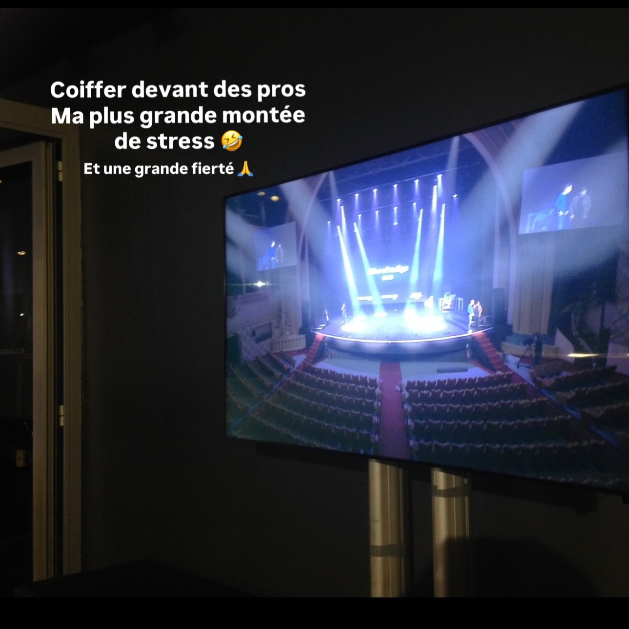 2016 🐑🐑🐑pas très original mais c’est la trend du moment 😅3615 my life
Breffffff … c’était une année bien chargée quand même !! Et ça fais remonter des souvenirs …
Coiffer devant des centaines de pros au grand rex à Paris c’était dingue ✨une grande fierté 😊
Mon modèle est devenue d’ailleurs une de mes meilleures amies 👯 à l’époque si on nous l’avais dis 🤣🤣😱
Mais aussi beaucoup de flou dans ma vie , dans mes photos , et des cheveux cassés encore et encore 😅
#mercilavie #2016 #trendtendance #coiffeuselyon #lyon