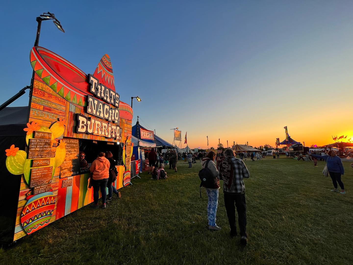 Beautiful sunset at @wychwoodfestival looking amazing on the Mexican hat, so happy to have the big frontage out to play again! Who’s keen for some burritos, nachos or loaded fries?
#nofilter #festivalfood #wychwoodfestival2023