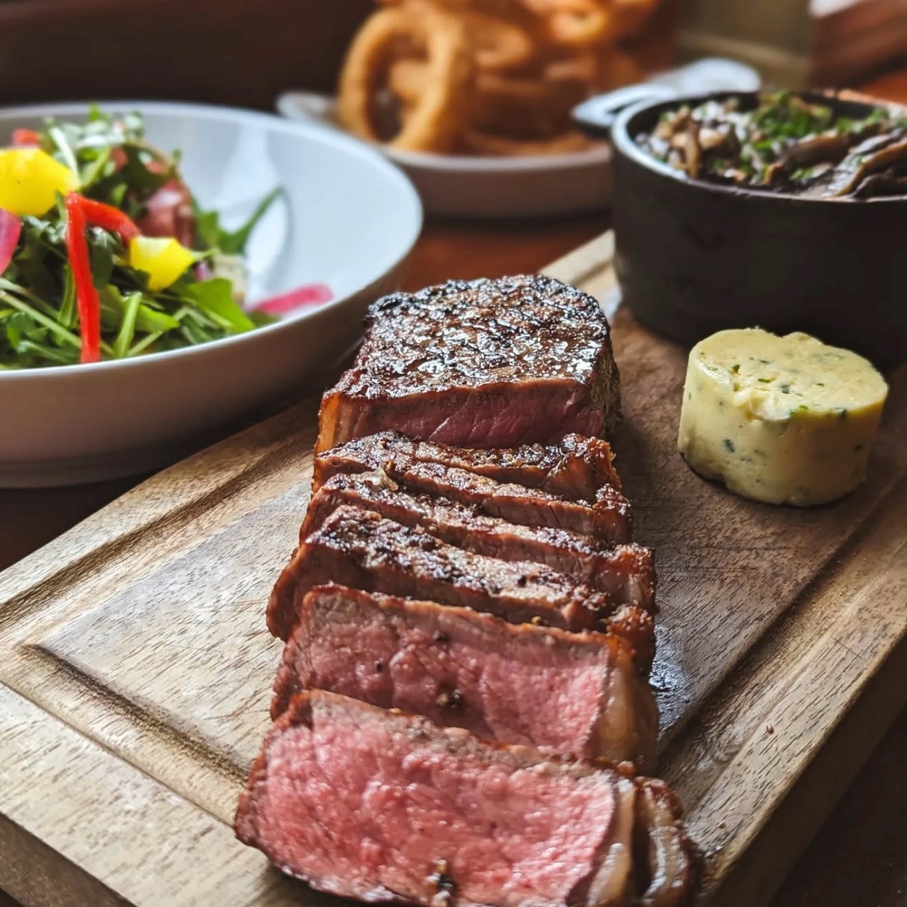 We didn’t create the striploin cut, we just perfected it 🥩
When ordering one of our 9oz striploin cuts, we recommend pairing it with a side of our green salad, garlic butter , sautéed wild mushrooms and finishing it off with a bowl of our onion rings!
Join us this evening from 5pm!
#Brookwood #Steak #DateNight #Striploin #SupportIrish