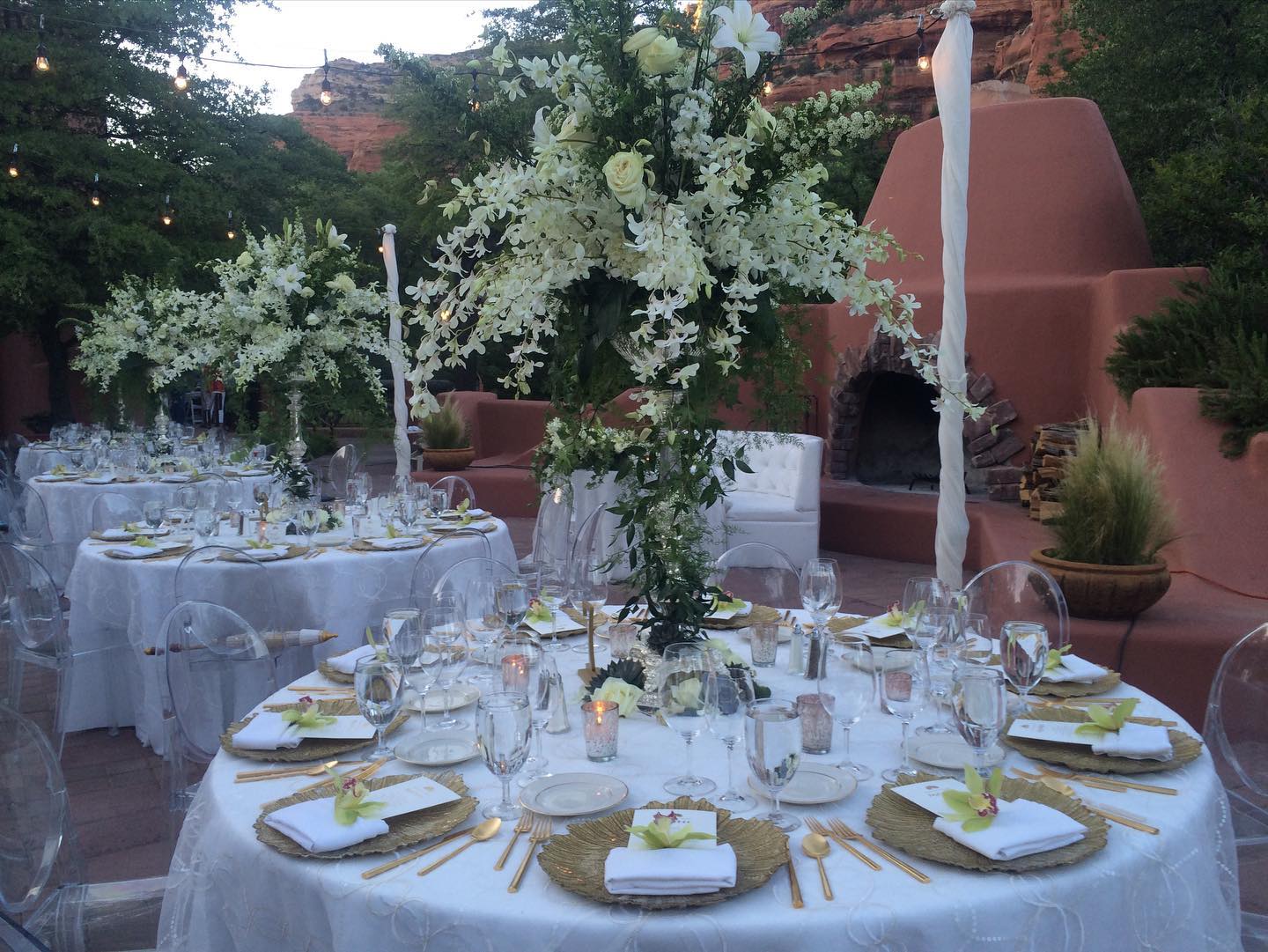 Weddings in Sedona are the perfect escape during the summers in Scottsdale! ☀️#amymancusoweddings
@amymancusoevents
@katrinawallacephotographers
@brighteventrentals
@bbjlatavola
@enchantment_resort
@eventsbyshowstoppers