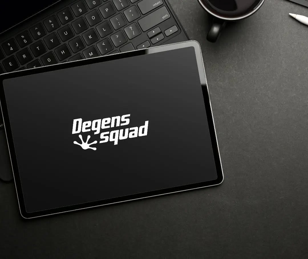 Vytvořené logo pro komunitní projekt zaměřený na rizikovější investice v sektoru kryptoměn. ✅
Grafický prvek zde tvoří žabí packa, která odkazuje na známý internetový mem v podobě žabáka Pepe. Vzhledem k cílové skupině - kryptoměnová komunita a retailový investoři - je logo přizpůsobeno do uvolněné, neformální stylizace.
Tvorba grafiky -> 📨
.
.
.
Created a logo for a community project focused on riskier investments in the cryptocurrency sector. ✅
The graphic element here is a frog's paw, which refers to the well-known internet meme in the form of Pepe the frog. Considering the target group - the cryptocurrency community and retail investors - the logo is adapted to a relaxed, informal stylization.
Graphics creation -> 📨
#logo #logodesign #pepe #meme #grafika #crypto #cryptologo #design #designer #antoninparal #logodesigner #like #graphics