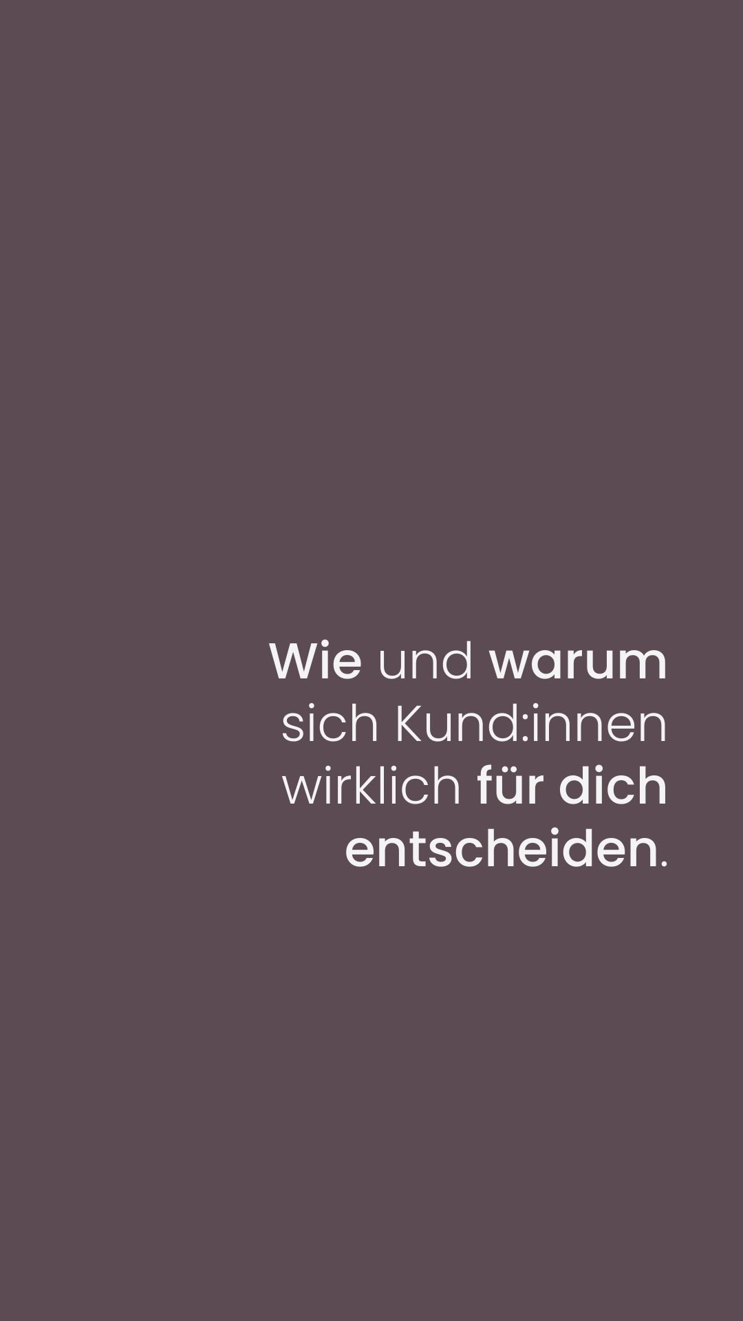 Ich habe mich neulich durch
unzählige Interior-Portfolios geklickt.
So viele wunderschöne Projekte.
Doch vieles fühlt sich erstaunlich ähnlich an.
Sowohl die Projekte als auch
die Leistungsbeschreibungen 🫢
Wenn ich jetzt eine Interior Designer:in buchen müsste, wie würde ich mich in der Fülle an Dienstleistern eigentlich entscheiden? 🤔
Denn wenn Projekte sich ähneln
und Leistungen vergleichbar sind,
muss die Buchungsentscheidung
woanders stattfinden!
Nicht beim schönen Raum an sich.
Sondern beim Menschen dahinter.
Bei einem sympathischen Gesicht.
Bei Werten, die mich abholen.
Bei dem Gefühl, verstanden zu werden.
Du hast ein starkes Portfolio
mit unfassbar guten Projekten?
Eine Qualität, die für sich spricht?
Deine Konkurrenz aber genauso!
(Sorry to say!)
Also wirst du verglichen.
Und die Buchungsentscheidung potenzieller Kunden wird manchmal zum puren Zufall 😑
Weil es etwas anderes braucht als zig schöne Portfolios, um wirklich herauszustechen!
Genau hier setze ich an ☝🏻
✨ Ich fotografiere nicht nur Räume,
sondern die Persönlichkeit dahinter.
✨ Ich helfe dir, aus einem schönen Portfolio
eine visuelle Identität zu machen.
Mit Bildern, die zeigen,
wer du bist,
wofür du stehst.
Wie du denkst und arbeitest.
Bilder, die deine Werte transportieren,
deine Leidenschaft sichtbar machen
und dich nahbar werden lassen.
Denn Menschen entscheiden sich
nicht nur für ein Projekt.
Sie entscheiden sich für ein Gefühl.
Für Sympathie.
Für dieses leise: Es passt 😀
Und genau dort
entsteht echte Unterscheidung zur Konkurrenz.
Und eine echte Entscheidung für dich! ✨
📷
Ich bin Vicky – Interior & Brand Fotografin.
Meine Bilder zeigen nicht
nur Räume oder Portraits,
sondern die Wirkung dahinter.
Persönlichkeit,
Designprozess
und das Gefühl,
das deine Marke ausmacht.
Ich entwickle Bildwelten,
die für dich sprechen,
noch bevor du überhaupt ein Wort sagst.