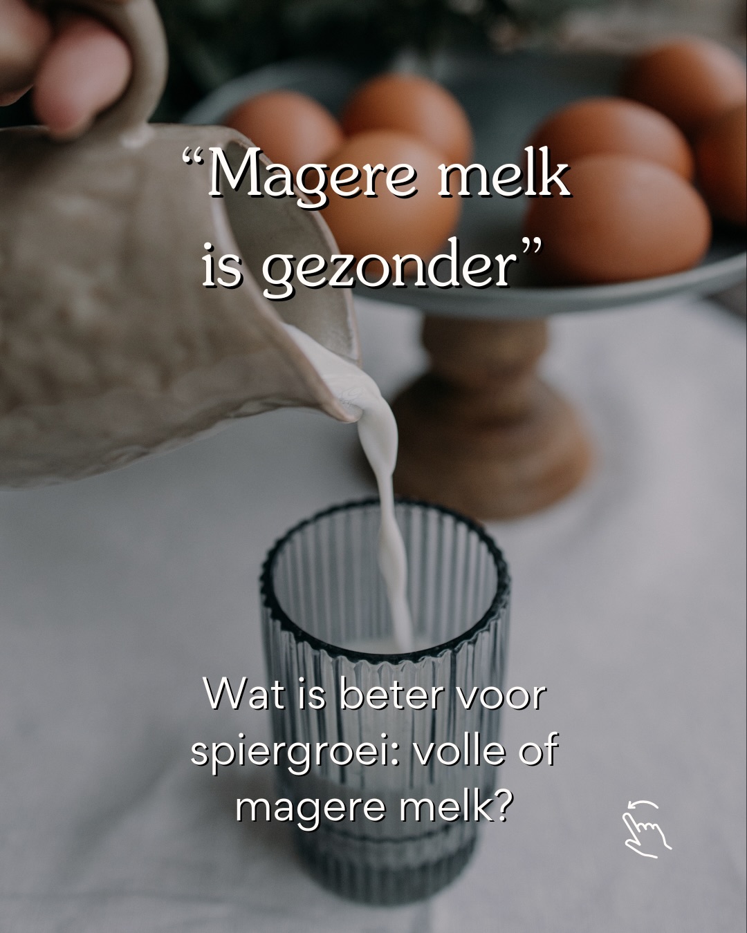 Na een beentraining werd de spieropbouw gemeten na het drinken van zowel volle als magere melk.🥛
En wat bleek? 🧐
👉 Volle melk zorgde voor een hogere eiwitbalans dan magere melk.
Dit verschil komt niet door extra vet, maar door de voedingsmatrix (hoe nutriënten in de natuur samen voorkomen én samenwerken)
Onderzoek toont zelfs dat het toevoegen van vet aan magere voeding dit effect niet nabootst.
Volle zuivel laat betere gezondheidsuitkomsten zien dan je zou verwachten op basis van het verzadigd vet alleen.
Voedsel is meer dan alleen de samenstelling van macro- en micronutriënten.
De natuur levert voeding als één geheel, niet als losse stoffen.
En voeding werkt anders als alles samenkomt.