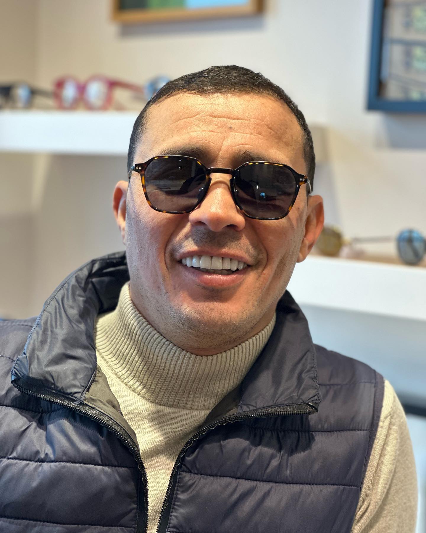 Fidèle à la marque @brett_eyewear , @brahimasloum a jeté son dévolu sur une jolie nouveauté. Des verres solaires correcteurs de chez @novacel_france pour une protection optimale #sunglasses #opticien #lunettesdesoleil #summer2k23 #levallois #levalloisperret #opticiencreateurlevallois @stef_bidard @novacel_france