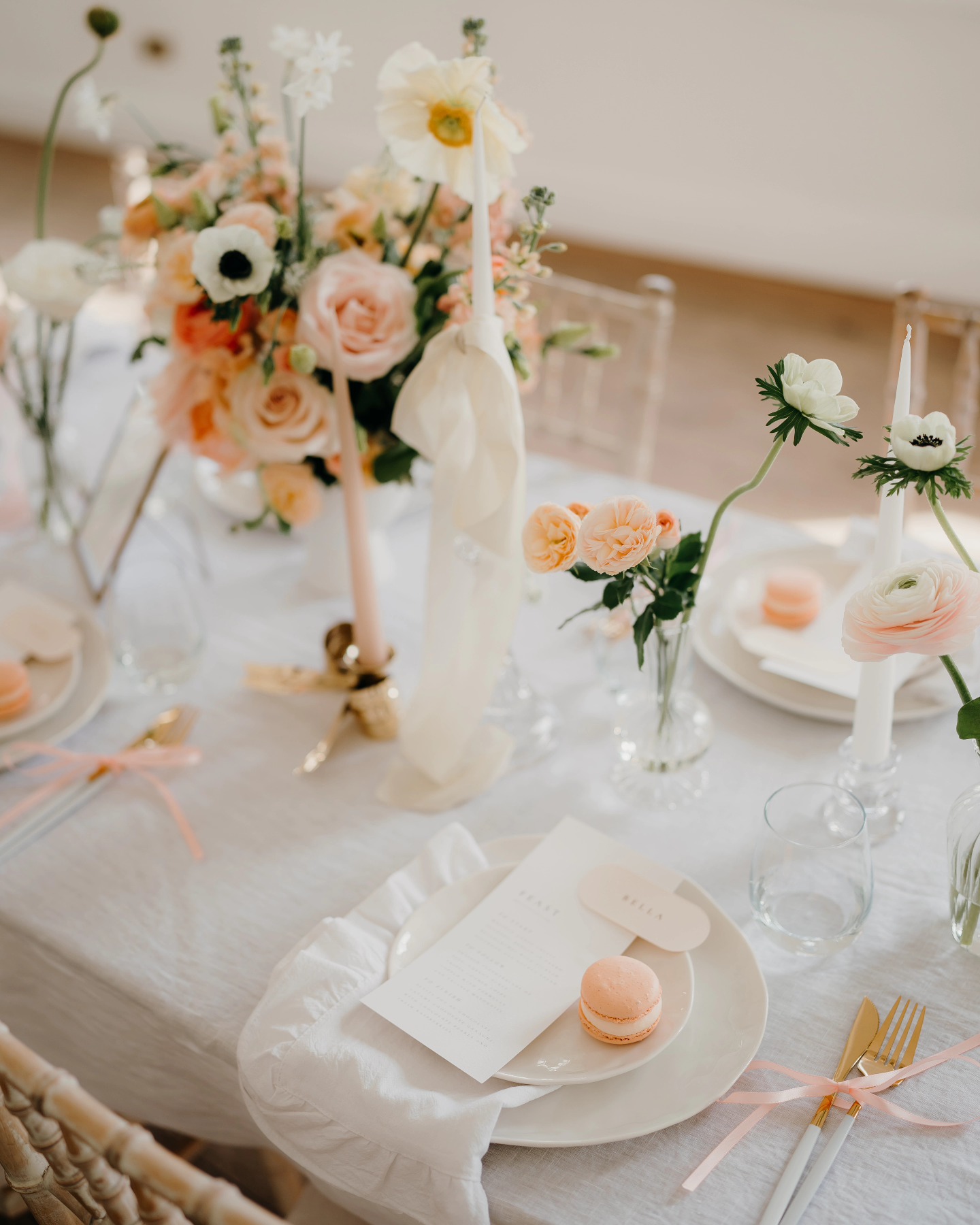 Pretty in peach 🍑
And blush. And cream. Love how this table came together. Delicate details. All the bows. And the most delicious macaroons I've ever sampled.
Photography
@laurajaynephotographer
Venue @norwoodng25
Cake @nicoleoliviacakes
Florals @flower_fairy81
Bridal @bellammebridal
Menswear @geremenswear
Veils @rebeccaannedesigns
Headpieces @saintbethofficial2
Silk Hair Bow @millesaisons
Lingerie @katebeaumont
Styling @twoeightoneltd
Stationery @ellistateweddings
Silk Ribbon @bertieandfred
Hair @alisonrjenner
MUA @theglamourloungenewark
Models @hisandhers_collective
Jewellery @kiriandbelle
Confetti @yourconfetti
#twoeightone #peachfuzz #tablescape #tabledetails #detailshot #peachwedding #peachflowers #weddingstationery #bowtrend #delicatedetails