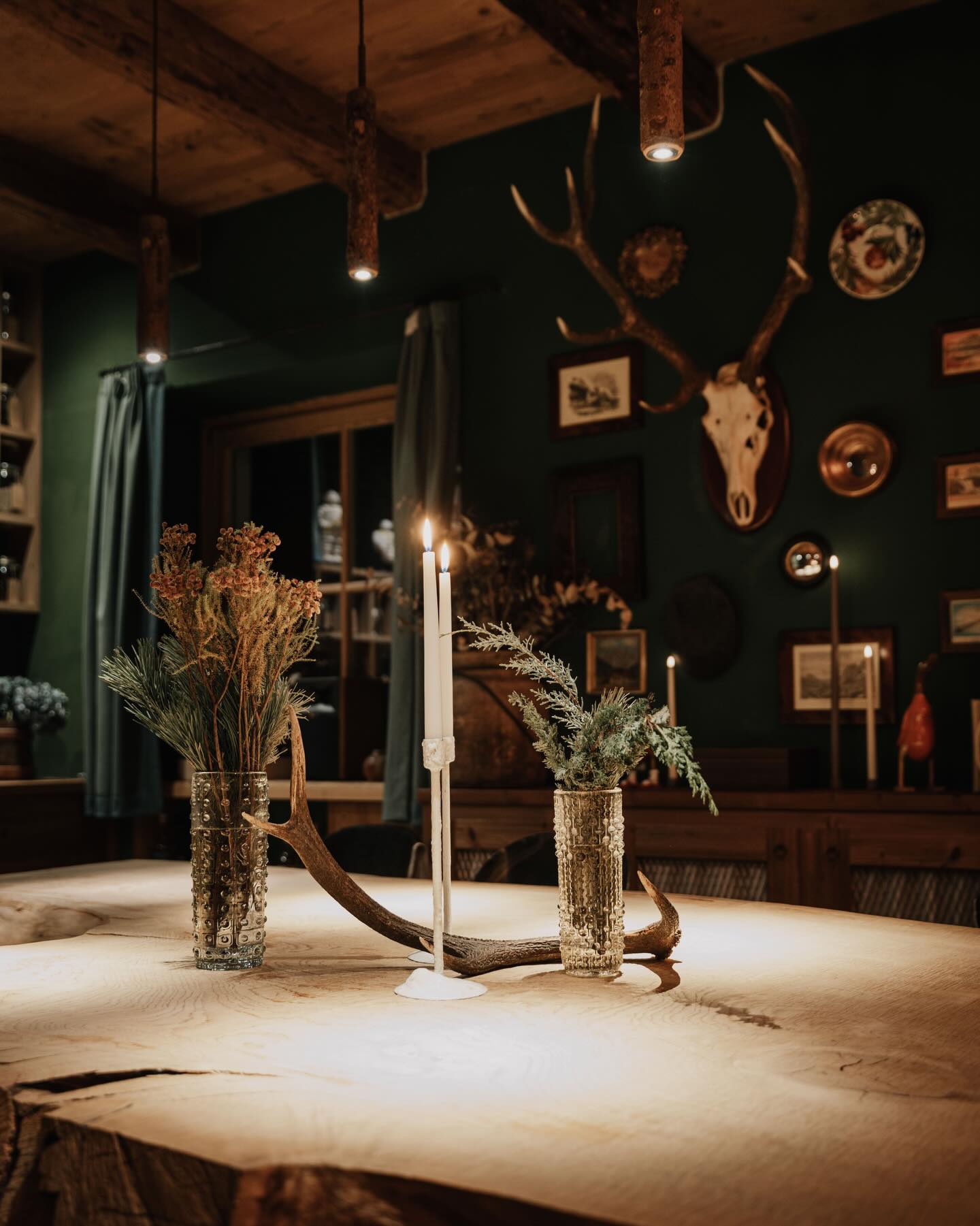 The Den @sanbrite_official 📸✨
#sanbrite #cortinadampezzo #cortinadolomiti #michelinguide #mixology #mixologyart #cocktailphotography