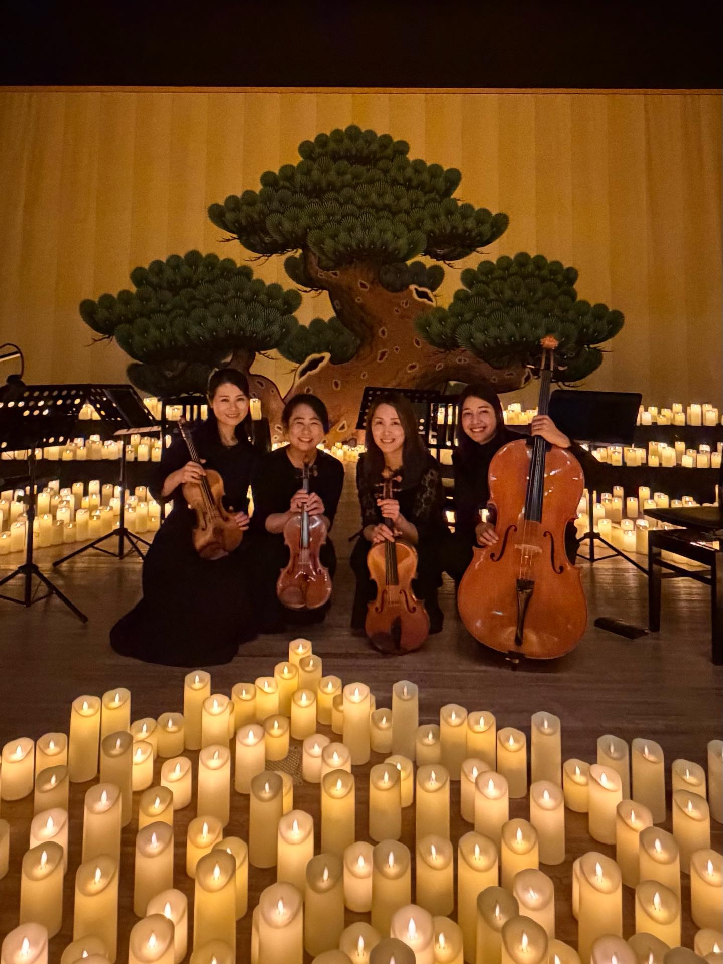 昨日は、渋谷の伝承ホールにて
キャンドルライトコンサートでした🕯️
お能の舞台のような背景で、美しい花道もあり
独特な雰囲気の中演奏してきました✨
明日は宇都宮公演です✨✨
#キャンドルライトコンサート
#candlelightconcert