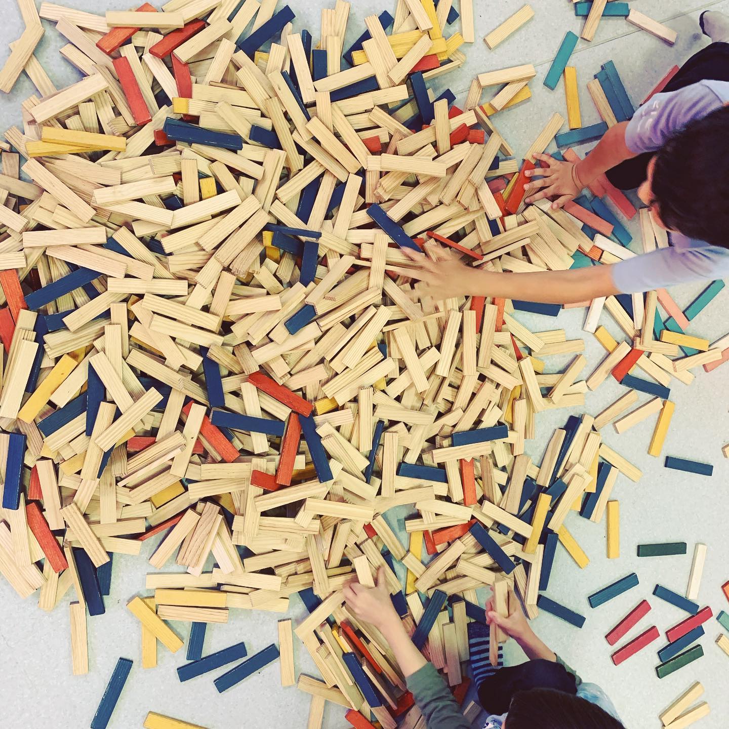 Learning to share , learning to play , learning to clean up .... TOGETHER 👫