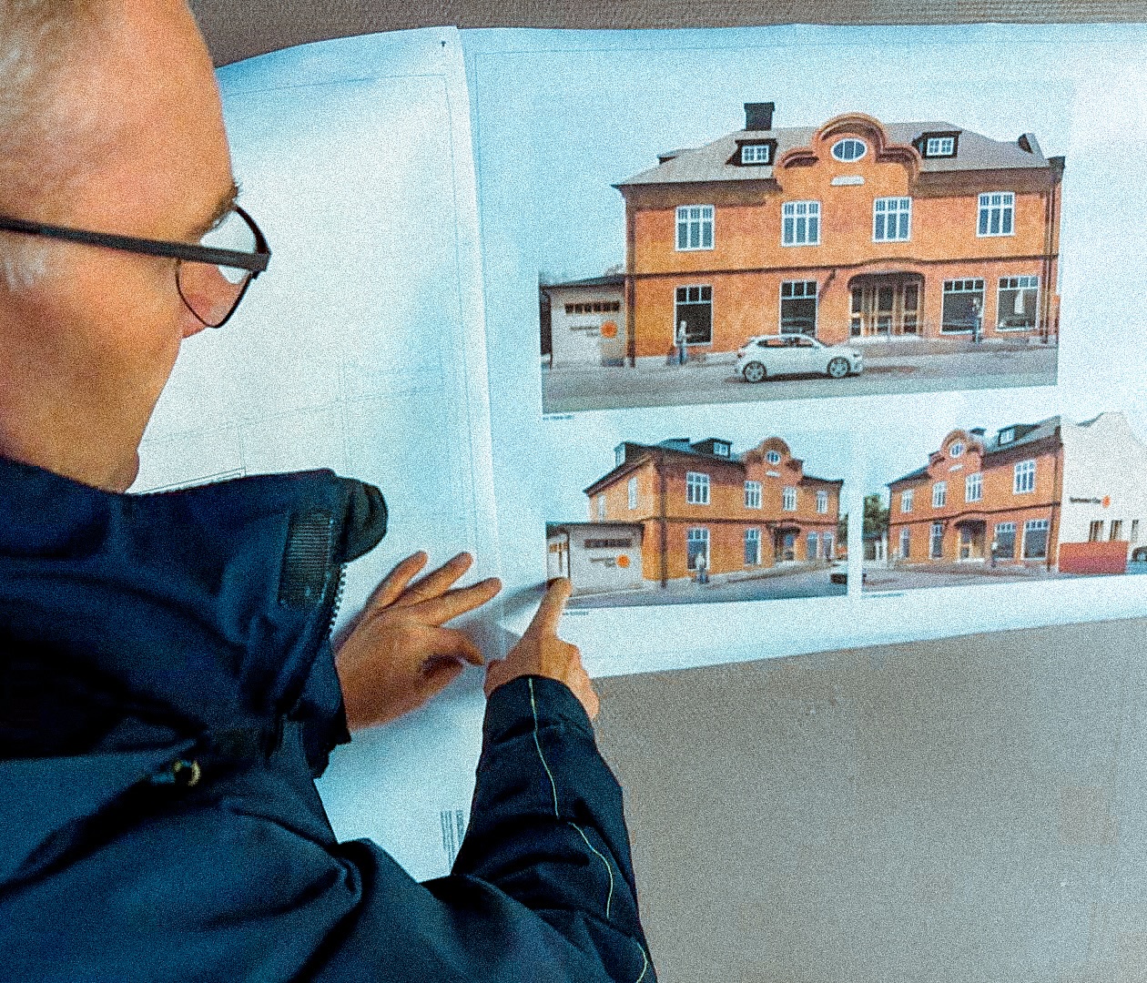 Igår var Smålandsposten på plats på Hantverksgatan 3, där de nya lokalerna för @sparbankeneken håller på att ta form! 🛠️
Ett stort projekt där huset, som i år fyller 102 år, står inför en omfattande make-over — samtidigt som dess forna glans bevaras ✨
Läs hela reportaget här: 🗞️ https://www.smp.se/almhult/har-forvandlas-krogen-till-bank-raden-over-bardisken-byts-mot-spartips/
#NybeByggentreprenad • #FamiljeföretagSedan1964