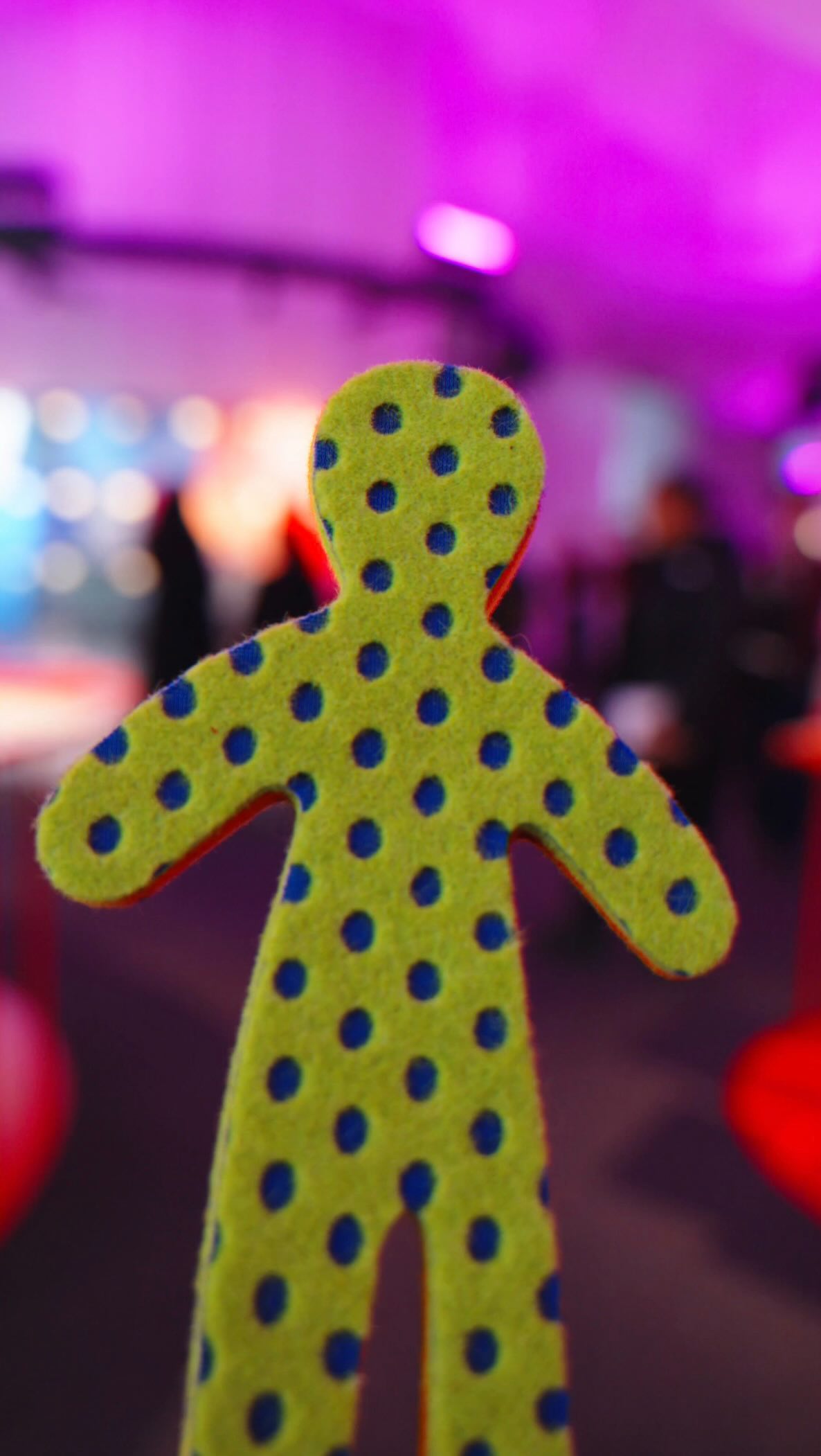 From Cloudside ☁️ to… Ragside! 🧵
We’ve traded the sky for a patchwork wall of used fabrics. Why? Because we’re going back to our roots (Dynos included 🦖).
Same good vibes, new creative chaos.
Come say hi!
#RiccardoRamiStudio #RiccardoRami #MilanoUnica #BackToOrigins #ChiringuitoVibes