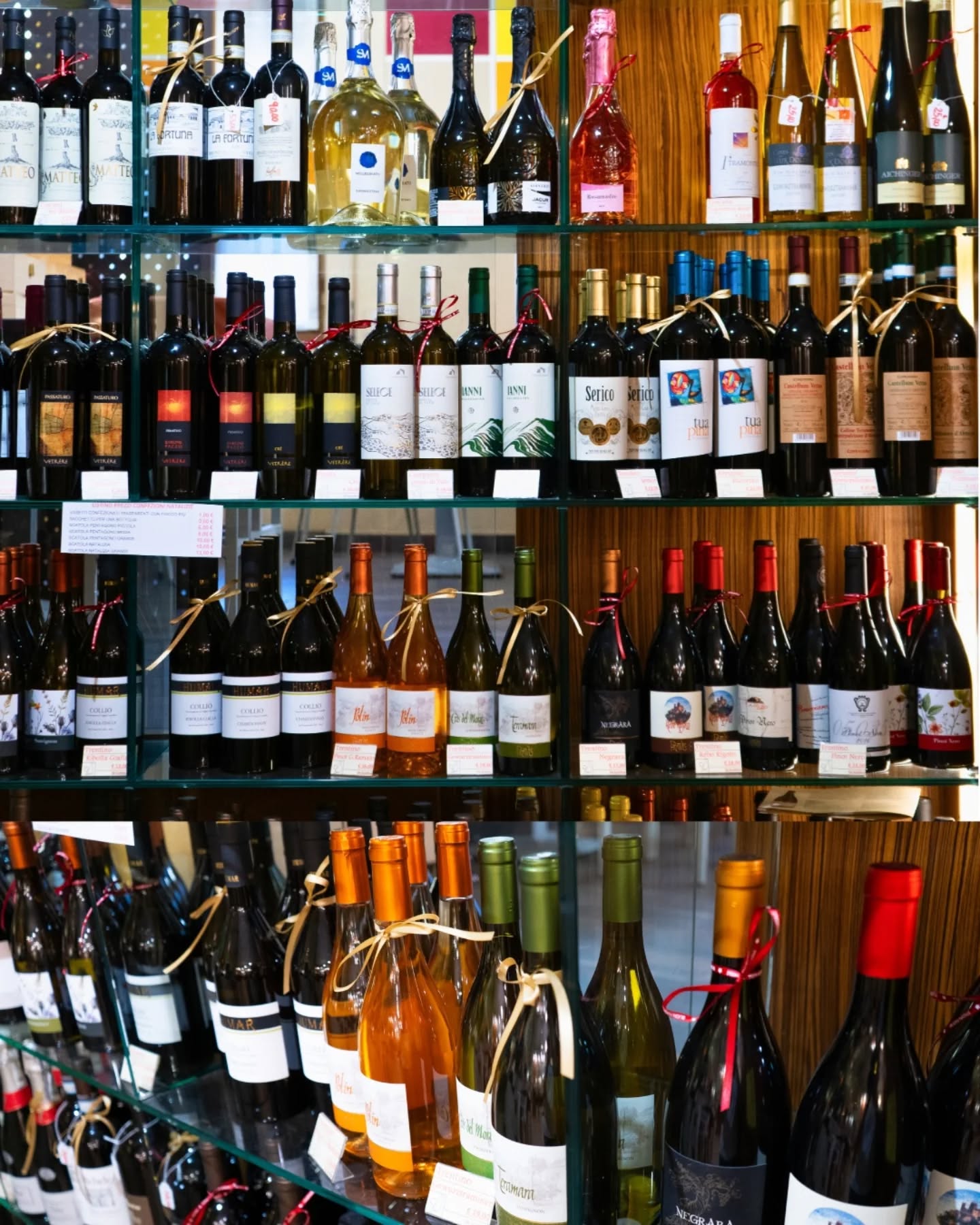 ✨Finalmente venerdì. ✨
Anche se non brindiamo insieme tra i nostri tavoli, la nostra cantina è il punto di partenza per il vostro weekend perfetto.
Che sia per un pranzo in famiglia che merita un rosso importante o per l’aperitivo nel vostro salotto con le bollicine giuste, da DeGustibus selezioniamo solo etichette che sanno di casa e di qualità.
Passate a trovarci, scegliete la vostra bottiglia preferita e lasciatevi consigliare: portate l’eccellenza sulla vostra tavola.
Un brindisi di buon weekend a tutti voi, ovunque decidiate di stappare! 🥂
#DeGustibusCafe #VenerdiSera #CantinaVini #WineLover #aperitivotime