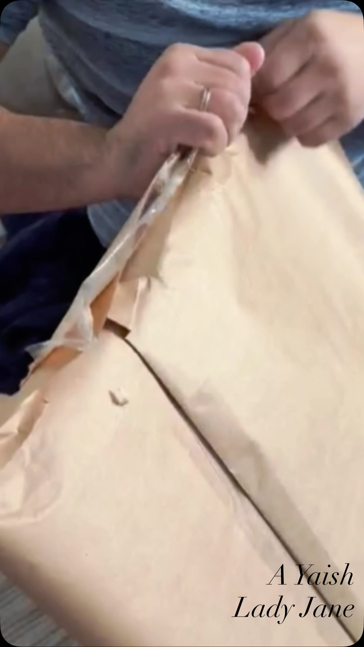 Happy Birthday, Itay 🎉
Wishing you a beautiful year ahead and congratulations on owning a one-of-a-kind Anneline Yaish original.
May this piece bring joy to your home and heart. 💛