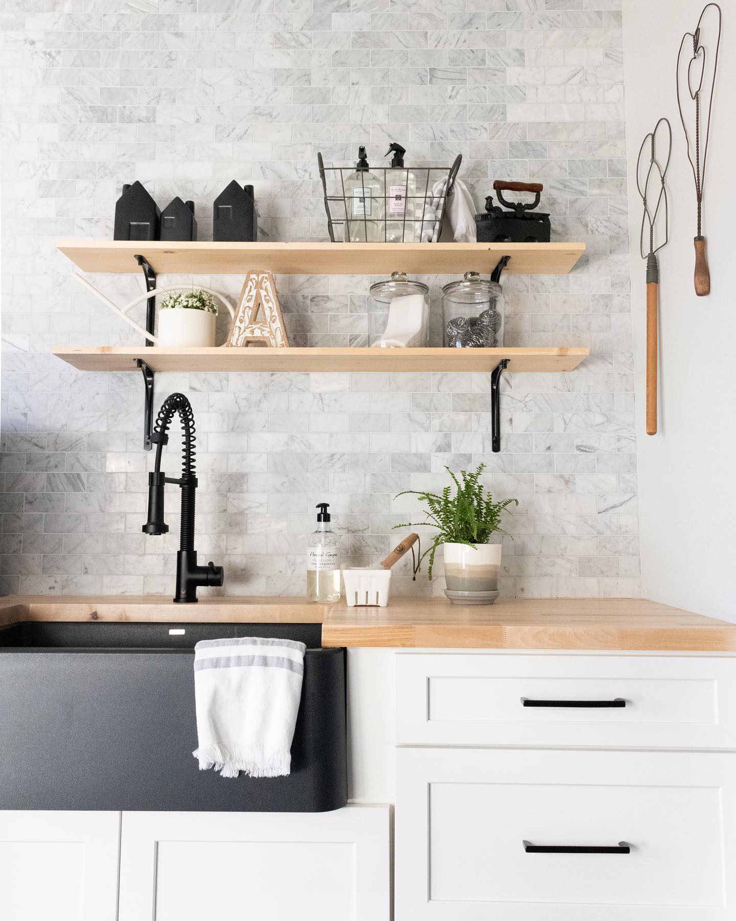 Just looking through old files, found this beauty 😍
.
.
.
#jessiesinteriors #interiordesigner #interiordesign #mudroom #mudroomdesign #laundryroom #laundryroomremodel #mudroomremodel #marblebacksplash #butcherblockcountertop #blackapronsinks #apronsink #interiorstyling #interiordecor #interiorphotography #interiorlovers #interiorstyle #shelfstyling #renovation