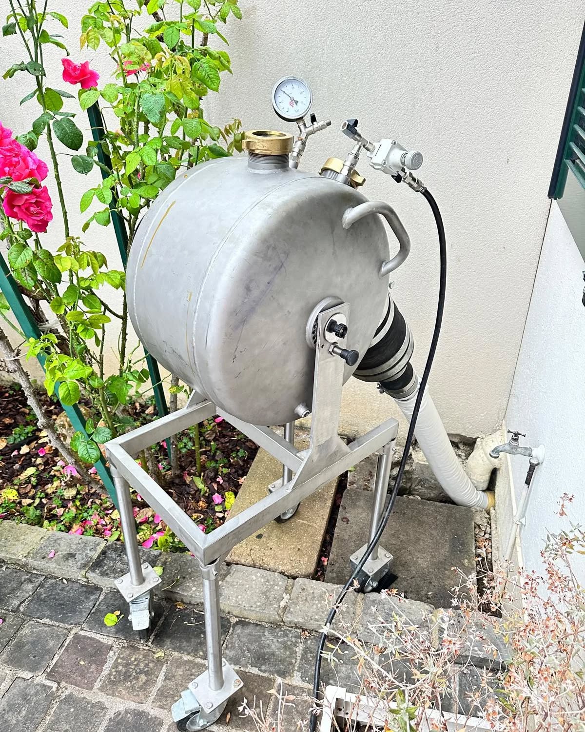 Chez un particulier.
Coupe racine, chemisage de 9ml de 80/100 et ouverture de piquages.