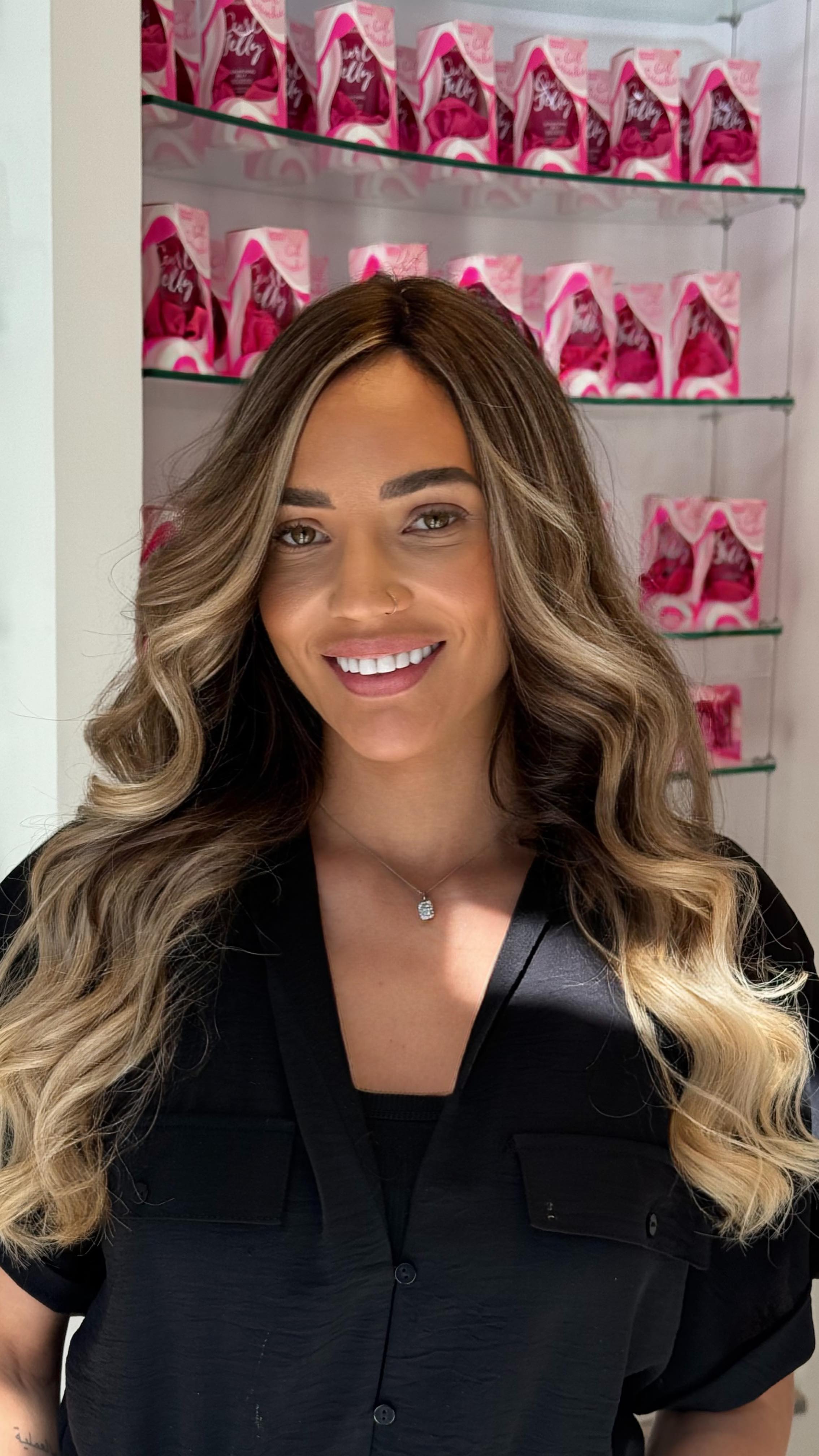 Sun-kissed colour, soft waves & that healthy shine we’re obsessed with 🤍
Balayage/Highlights with FREE cut & blowdry AED 650, optional Toner AED 100 and treatments from AED 150.
Blowdry AED 150, extra AED 50 for long hair or hair extensions.
Prices subject to 5% VAT
Hair by @hairbeyonddubai blended to perfection for effortless volume and movement ✨
If you want hair that looks good from every angle, this is your sign.
📍 The Salon Dubai — Golden Mile, Palm Jumeirah
💌 DM us to book your appointment
Because good hair days start here 💖
#TheSalonDubai #GoldenMile #DubaiHair #SoftWaves #HairGoals ThatGirlDubai