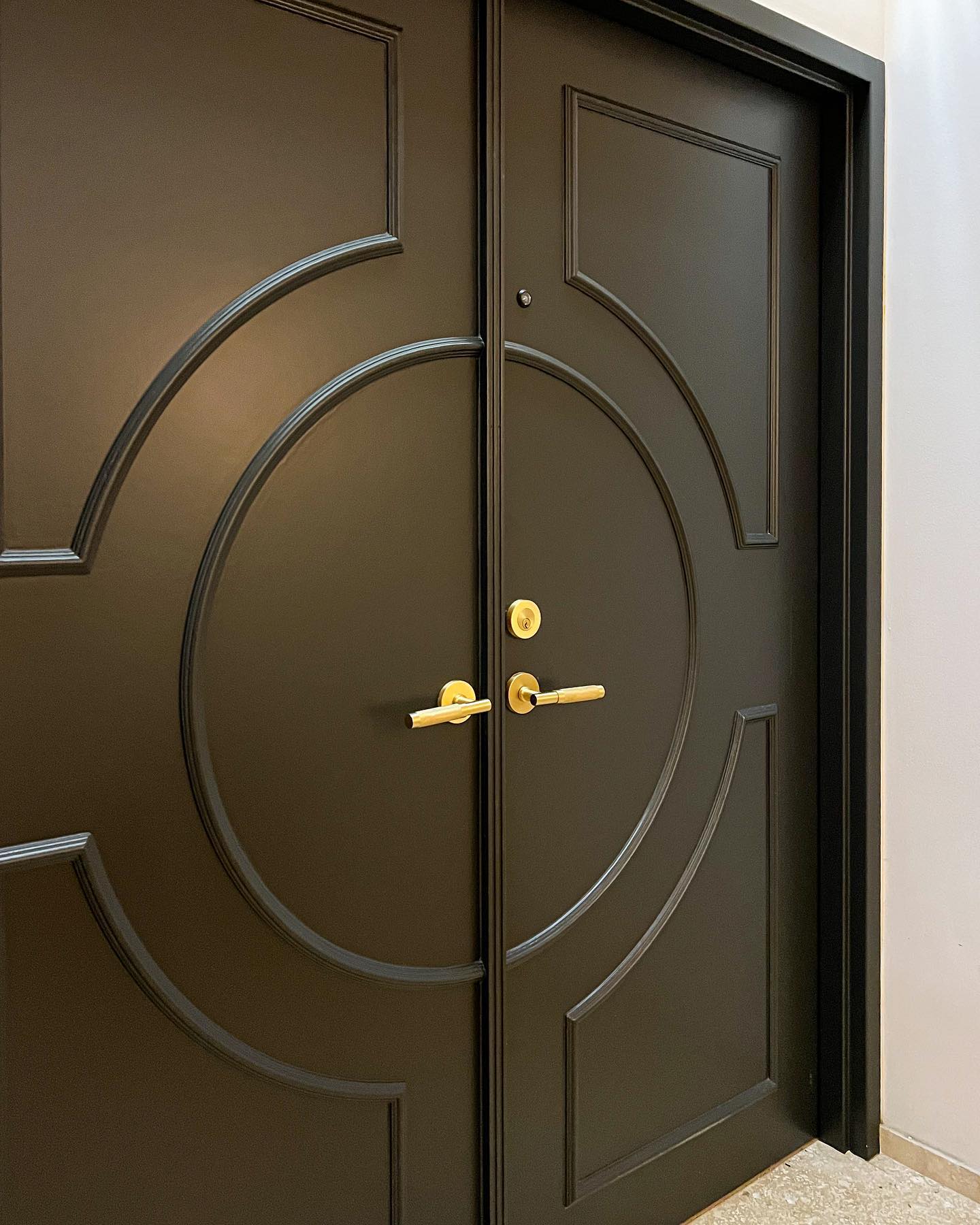 Your front door is the first thing your guests see when they come to your home. Make it bold ✔️