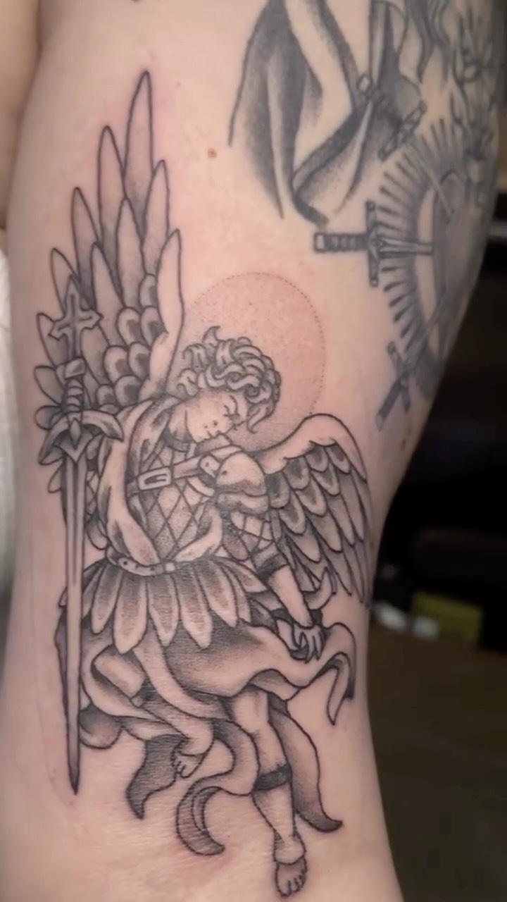 St. Michael for my sweet friend 🪽✨
thank you so much! I have time as early as the beginning of February, shoot me an email at luisa.marigold@yahoo.com or submit a form through the link in my bio to book your next tattoo 💌 fine or bold, custom or predrawn flash, I love it all. Stay warm friends! ❄️
Made at @electricavetattoo.atx ✨
#atx#electricavetattoo#atxtattoo#fineline#blackandgrey