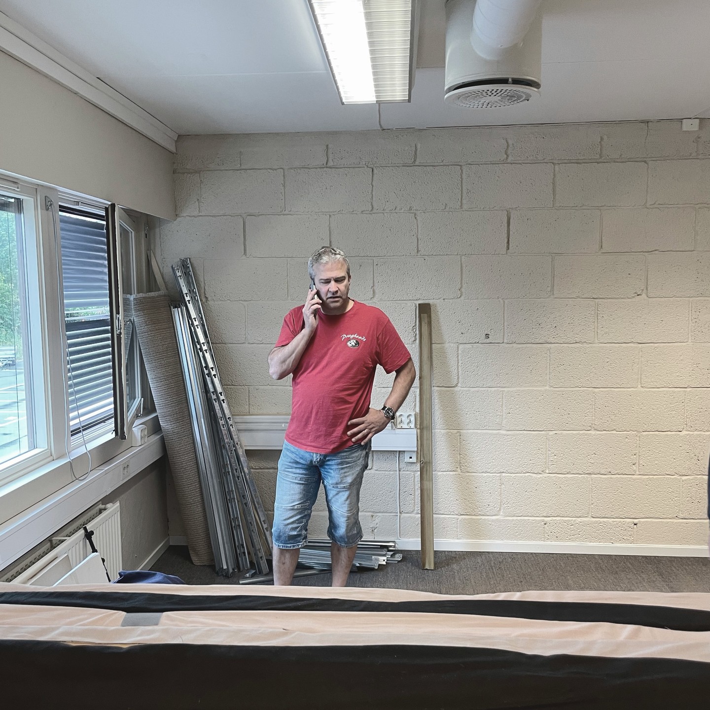 Rehearsalroom under construction earlier this year. Wondering where the rest of the workers are.......
#progrock #progmetal #progmusic #progressiverockcommunity #rockmusic #norway #newmusic #norway #hardrockmusic #jazz #newmusic #taskaha #haken #dreamtheater #opeth #leprous #kemper #strandberg #dingwallguitars #tamadrums #musicman #musicman #taskaha_official
#hurumrock #welåverock #progrockfestival #livemusicnorway #mesaboogie