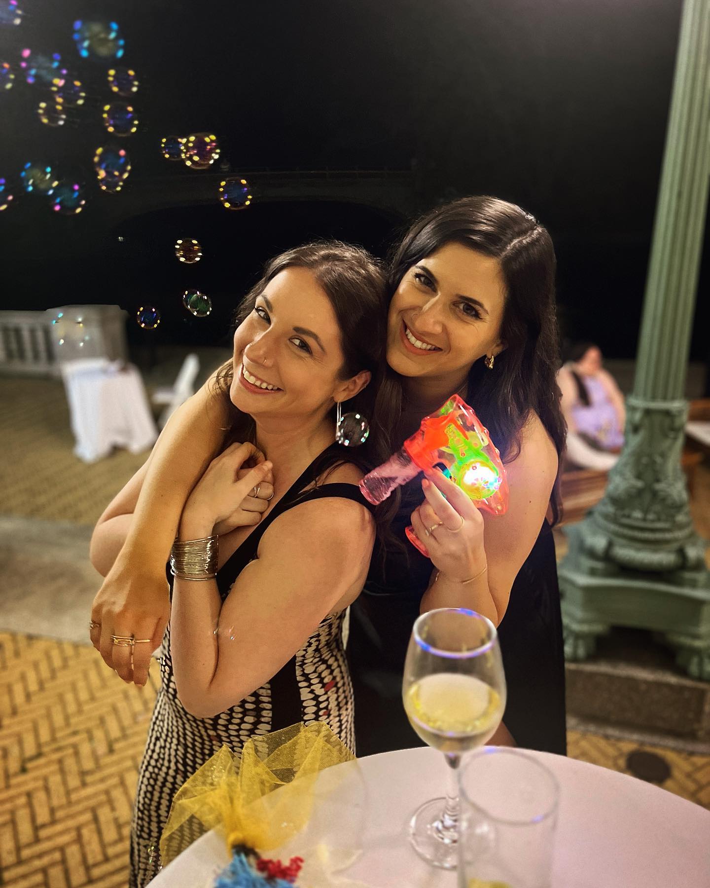 Wedding aesthetic: bubbles 🫧
•
•
•
•
•
•
•
#wedding #spring #brooklyn #bubbles #friendship #ILuffYouanTON
