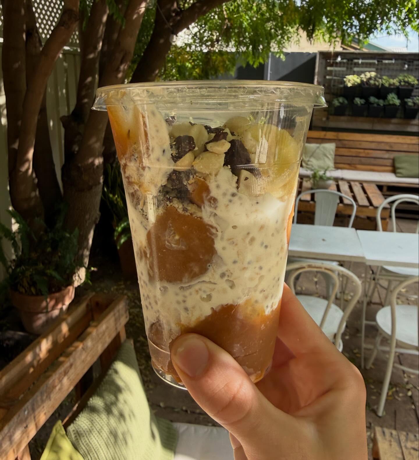 perfect day to takeaway ๐
snickers overnight oats + protein powder = a delicious & nutritious brekkie / brunch / lunch โบ๏ธโบ๏ธโบ๏ธ