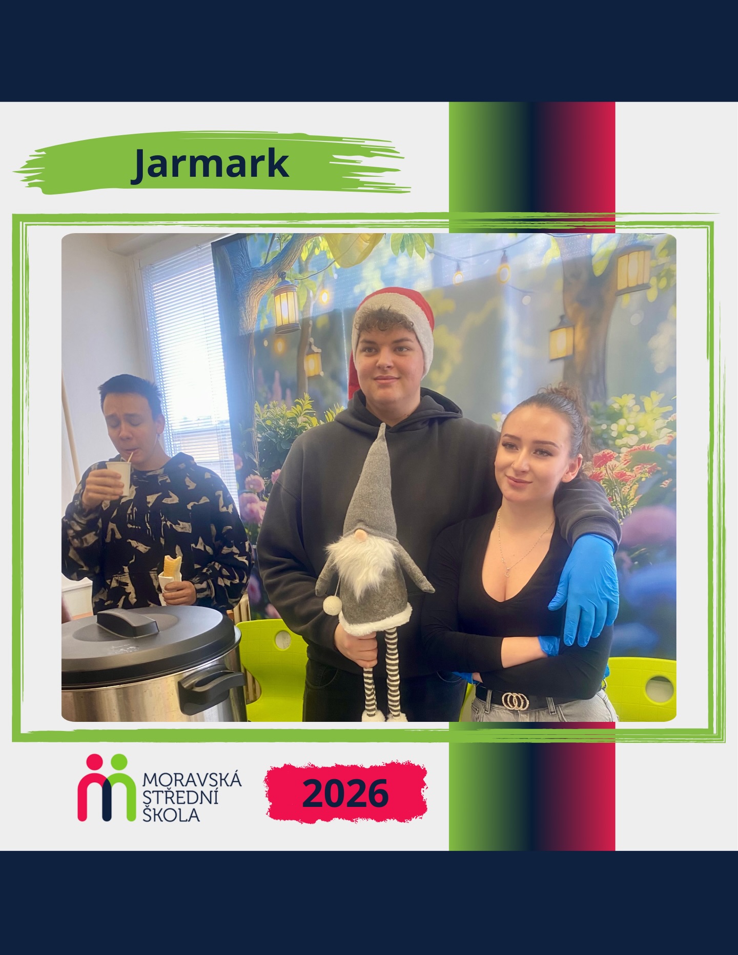 Dne 17. 12. 2025 se na naší škole uskutečnil již druhý ročník oblíbeného vánočního jarmarku. 🎄
Žáci i učitelé nabídli své výrobky – od voňavého cukroví, svíček a šperků přes různé kulinářské dobroty až po horké punče. 🍪🕯️🍷 Nechybělo ani kolo štěstí, živá hudba v podání kytary či oblíbený barber shop. 🎸✂️
Celá akce proběhla ve skvělé atmosféře a všichni si ji opravdu užili. ✨
#skolnijarmark #vanocnijarmark #skolnizivot #vanocniatmosfera #studenti