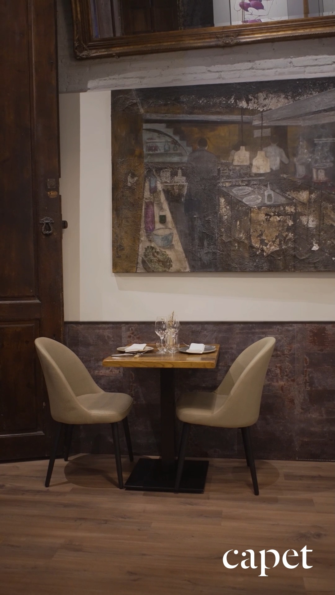 Silencio, luz y detalles que hablan por sí solos,
mesas listas, cocina en marcha y un espacio que se siente antes de probarlo.
🔗 Reserva fácilmente desde el enlace en nuestra bio
📍 Carrer del Cometa, 5, Ciutat Vella, 08002 Barcelona
📞 937 20 44 21
#capetrestaurante #barcelonarestaurants #cocinadeautor #guíamichelin #restaurantesbarcelona #barriogotic #cocinacuidada