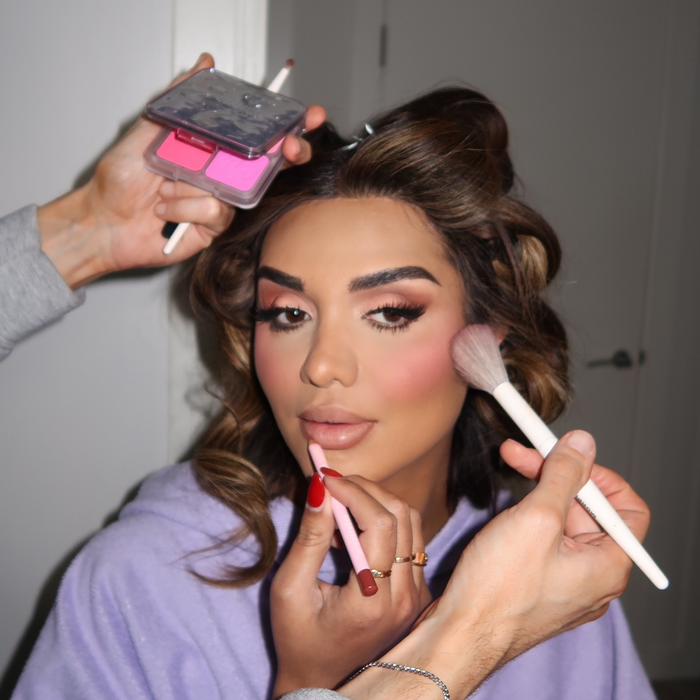 Glam mode: ON ✨ Hair & Makeup by @brendandrayton
Products used
Face
@hauslabs foundation
@fentybeauty concealer
@sacheubeauty contour stay-n
@hudabeauty blush filter palette
@makeuprevolution the true icon bronze palette
@breeze.balm perfect pout lip sculpt
@makeuprevolution setting spray
Hair
@morphebrushes_uk makeup brushes
@livingproofuk full dry volume & texture spray