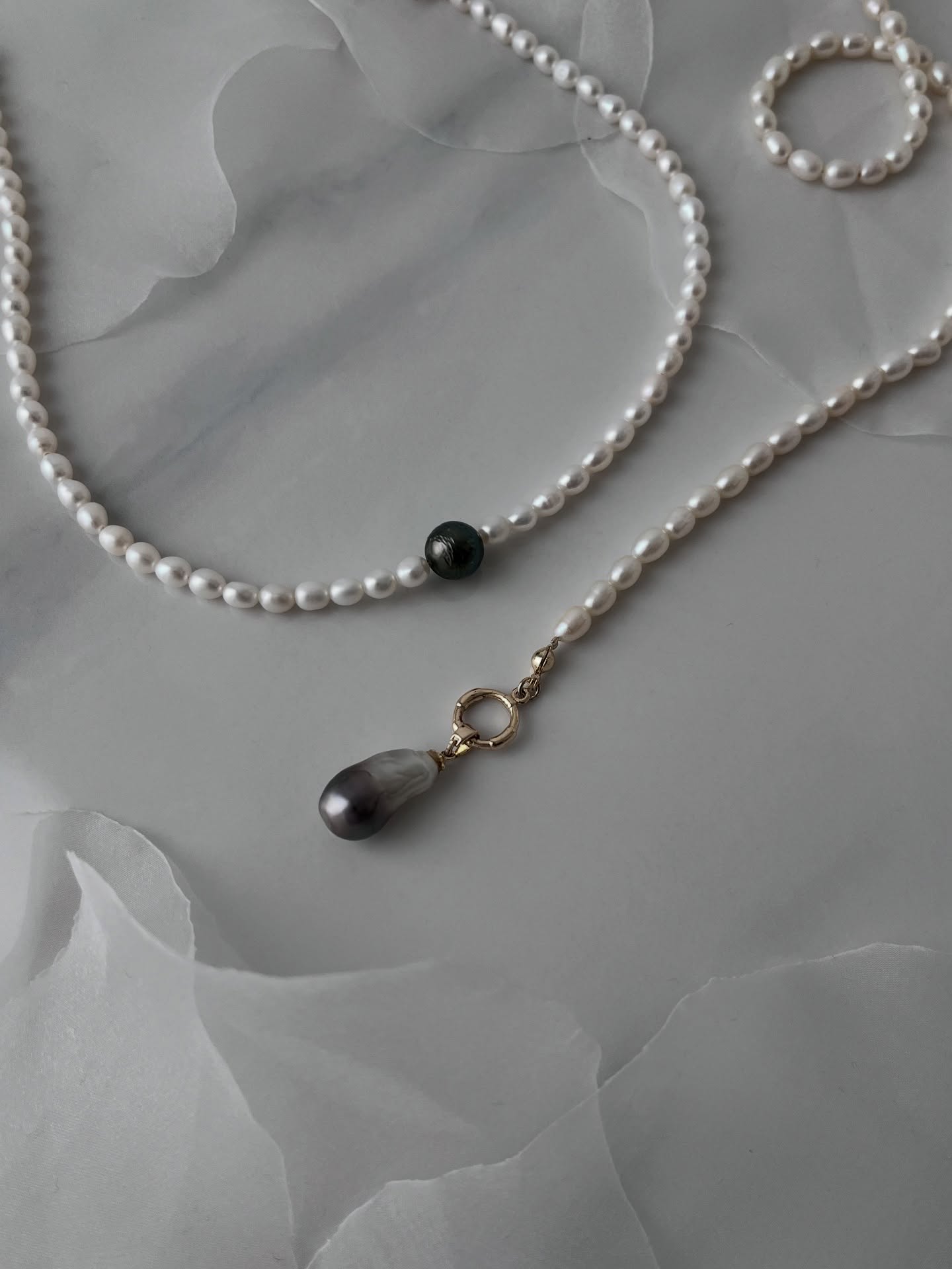 Une belle « rencontre »
A wonderful “encounter”
#rencontre #pearlnecklaces #madeinfrance #giftforher #giftvalentine