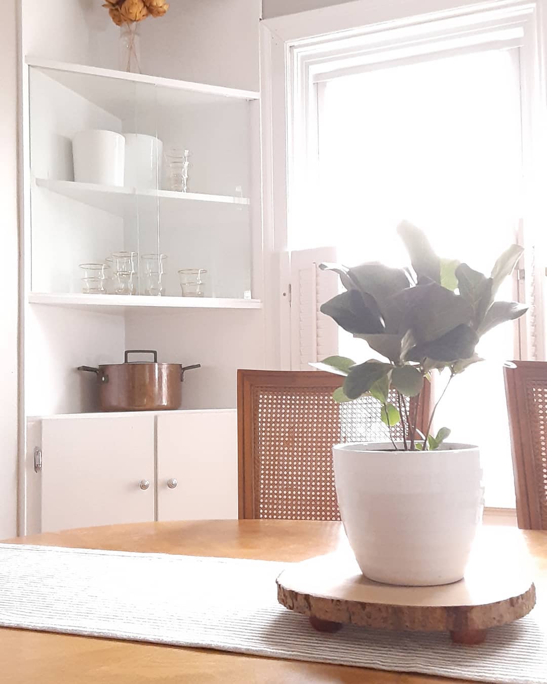 Details.
.
.
.
#stlhomestaging #stlrealestate #stagingworks #oldhomes #eatinkitchen #oldtown #stcharles #slatedstaging #details #stlinteriordesign #stlinteriordesigner #myoldhome