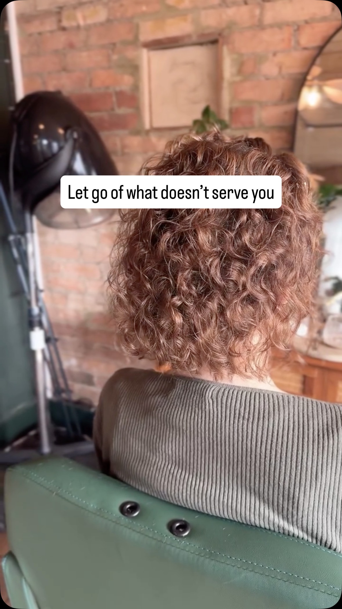 Sometimes you have to let go of what doesn’t serve you….
I know this only too well after a recent chop, my ends weren’t healthy, they were stringy where I had suffered hair loss and tbh I really haven’t had the time or energy to care for it, so off it went.
Do miss it?…yes. Will it grow back…yes and it will be much healthier and thicker and fuller, just like our lovely client!
It’s not easy cutting your hair to where it needs to be, Ive lost count of the people experiencing compromised ends that only want a tad off and that’s ok but your journey will take that bit longer.
For those who have bit the bullet and gone with it…well bloody done!
#curlyhair #curlspecialist #curlyhairdresser